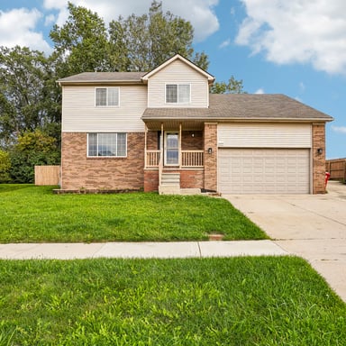 Property photo 1 of 34310 Kentucky