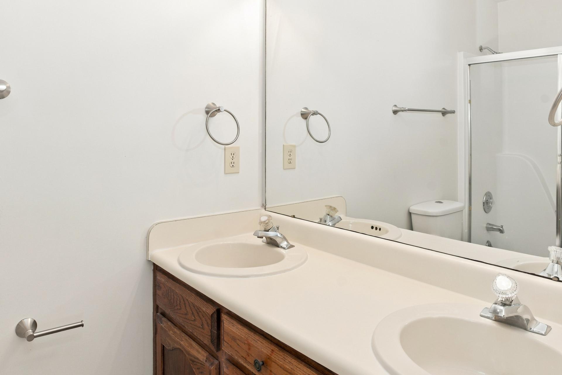 Photo 13 of 21 of 453 Autumnwood Dr SW, Decatur, AL