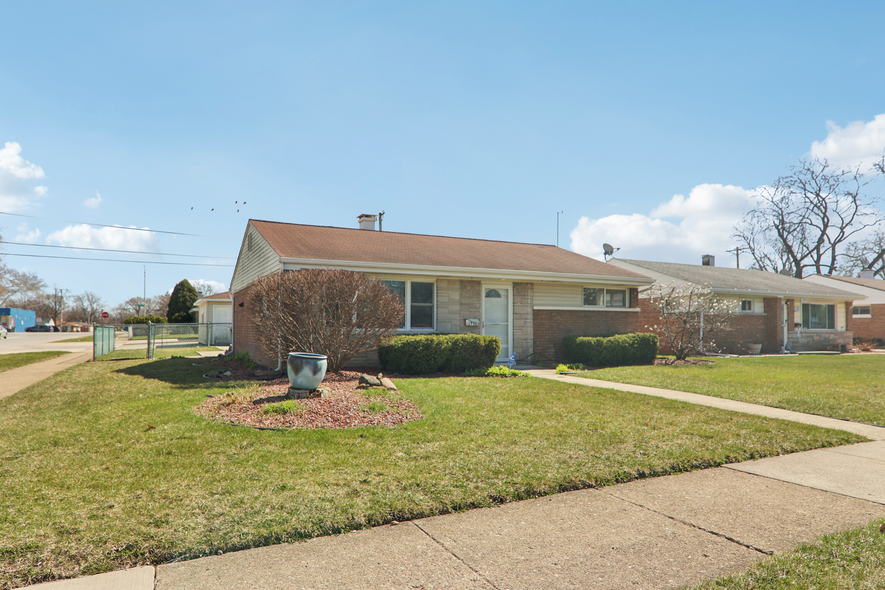 Photo 29 of 30 of 17303 Greenbay Ave, Lansing, IL