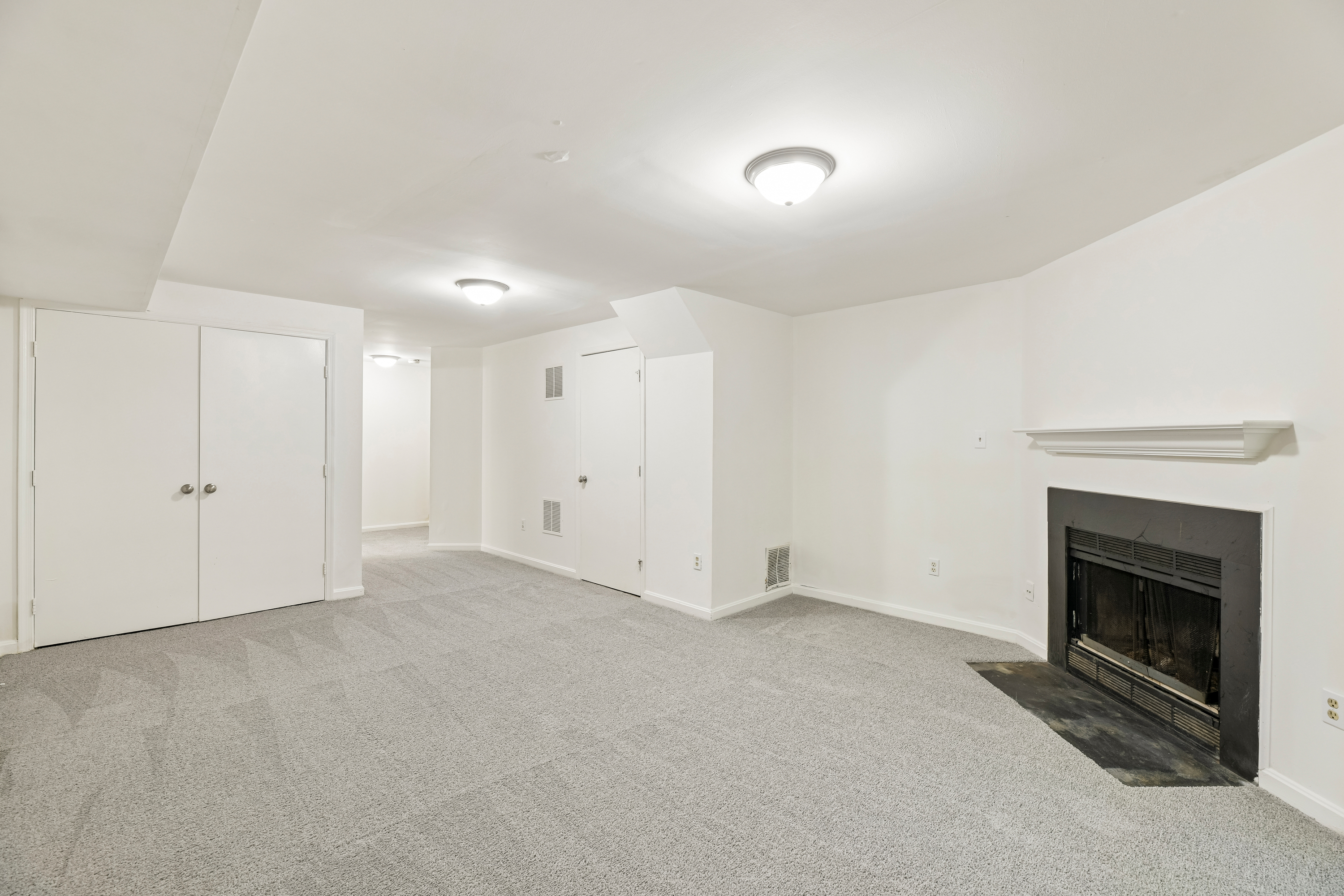 Photo 15 of 37 of 6866 Chasewood Cir, Centreville, VA