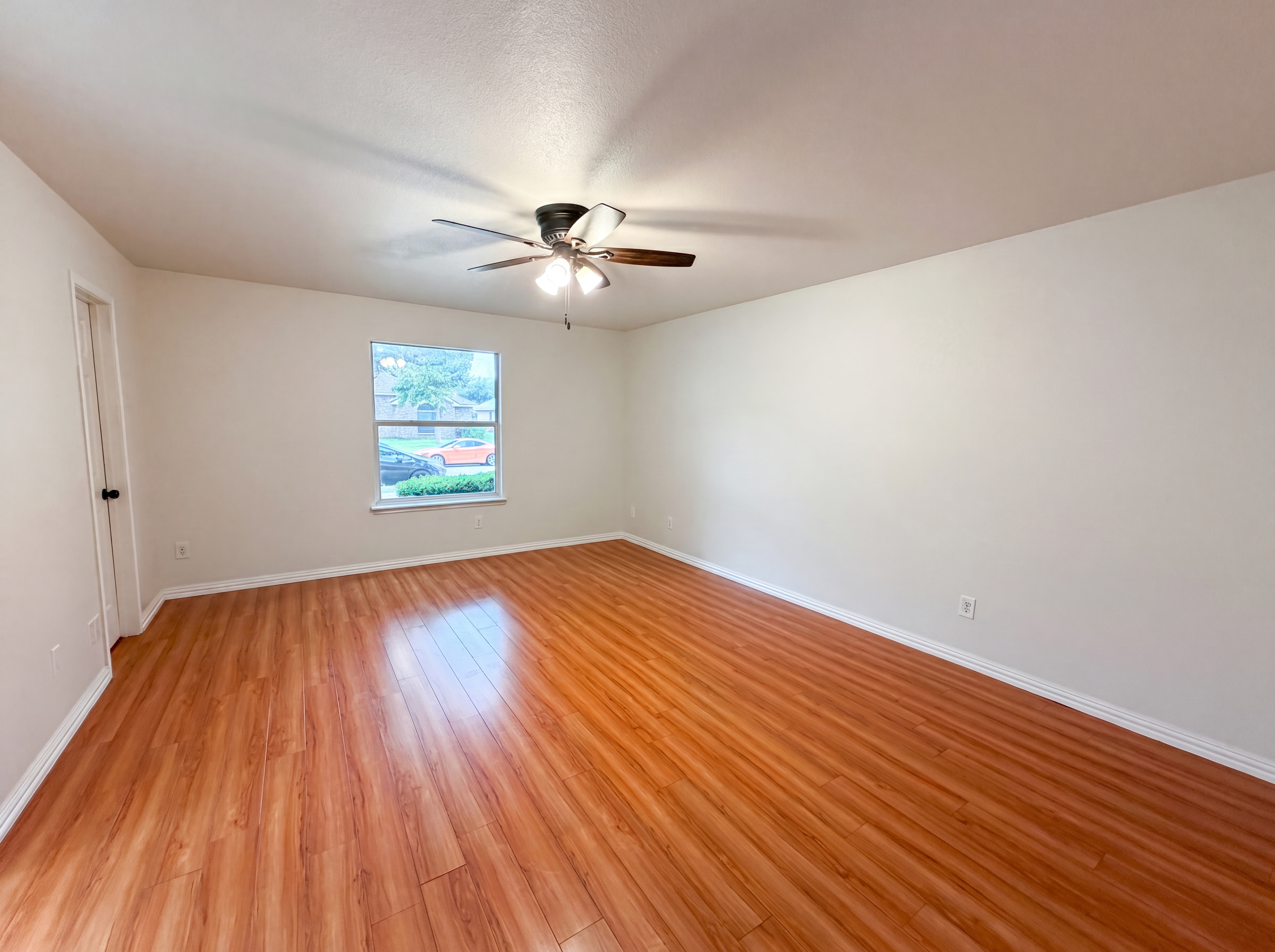 Photo 13 of 19 of 111 Forest Park Ln, Red Oak, TX