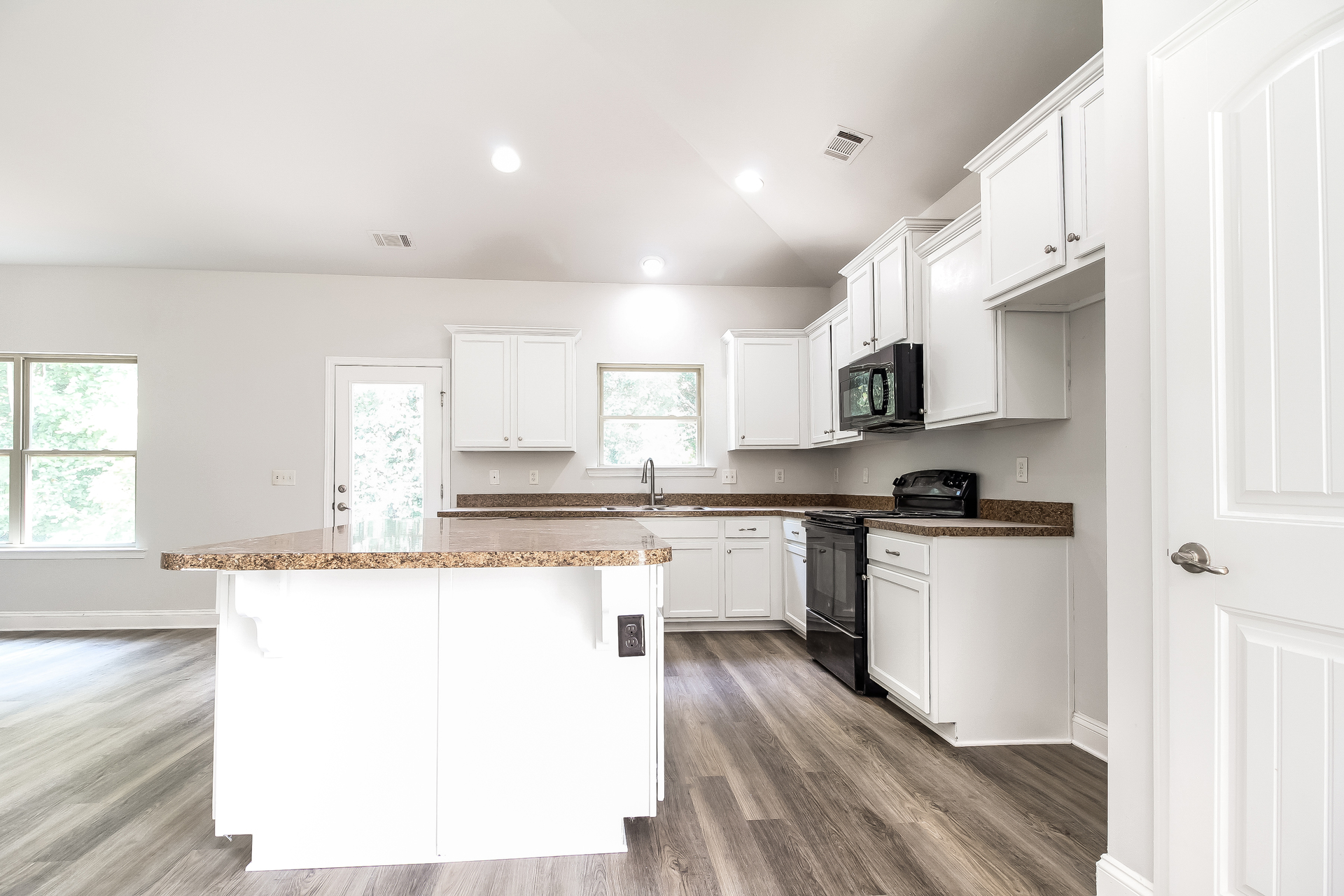 Photo 2 of 16 of 118 Winterwood Ct, Roebuck, SC