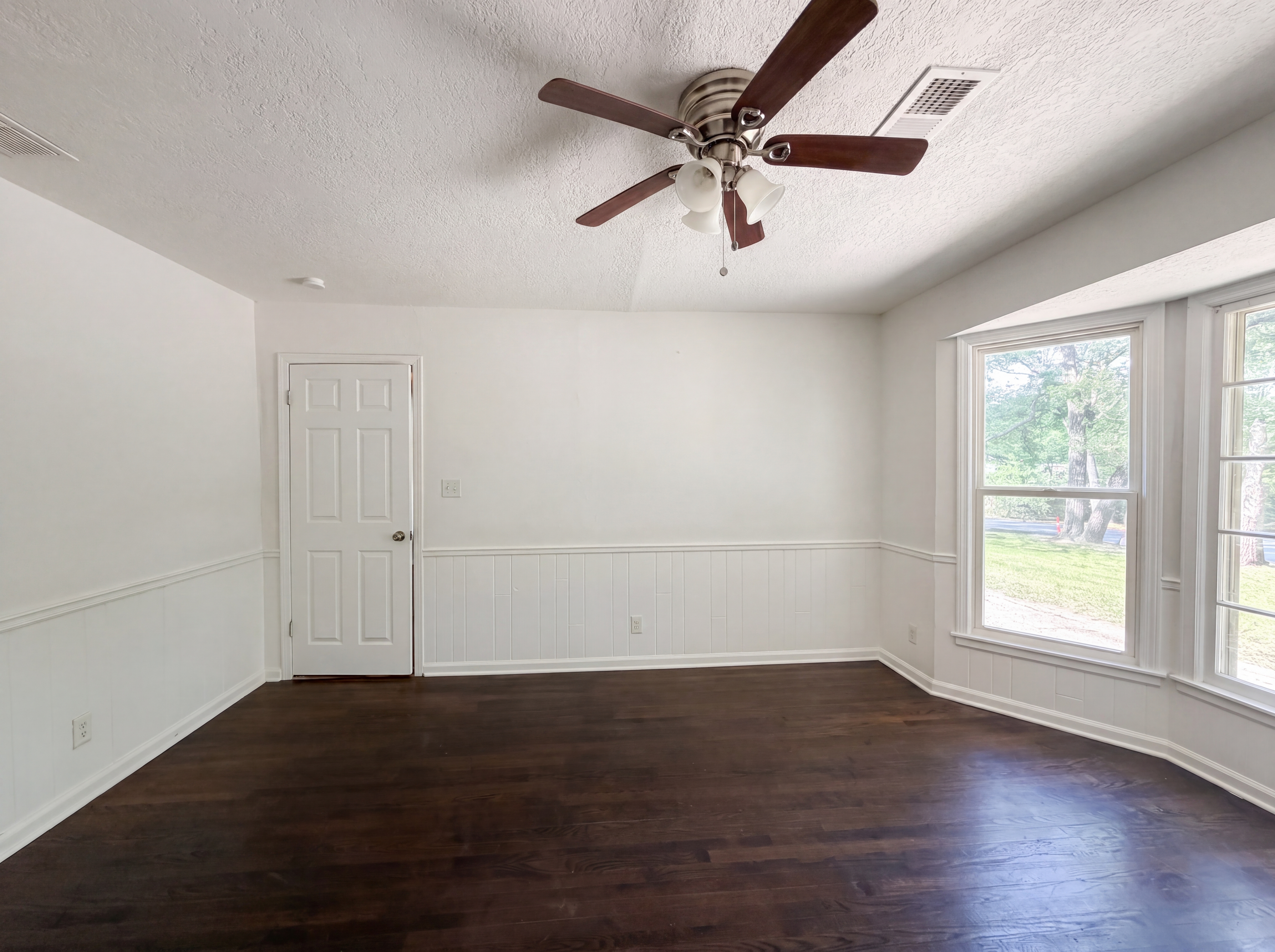 Photo 4 of 16 of 1825 NE Bren Mar Rd, Lees Summit, MO