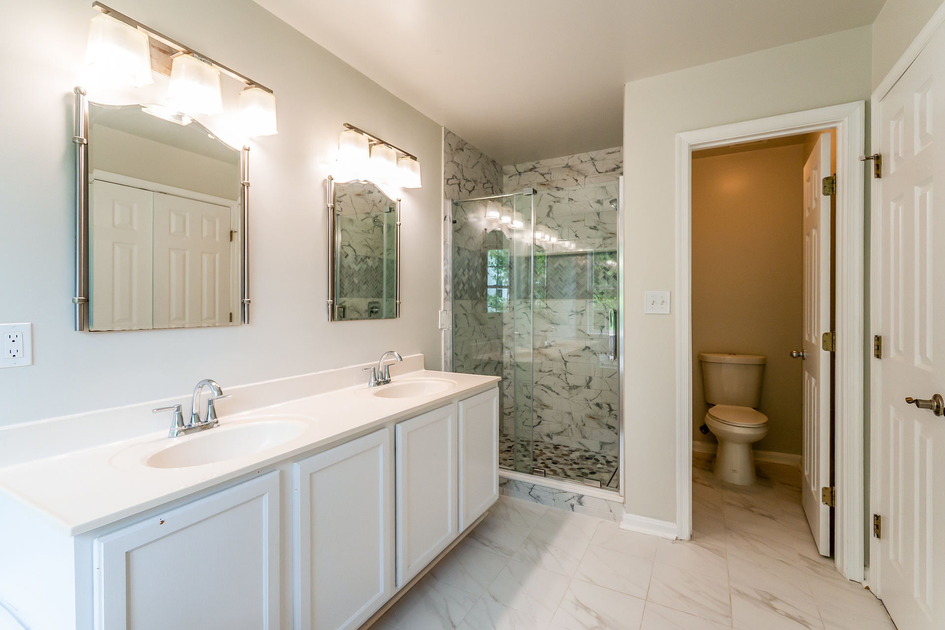 Photo 11 of 23 of 17292 Magic Mountain Dr, Round Hill, VA