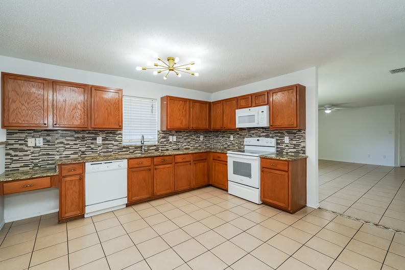 Property photo 2 of 8717 Hunters Creek Dr