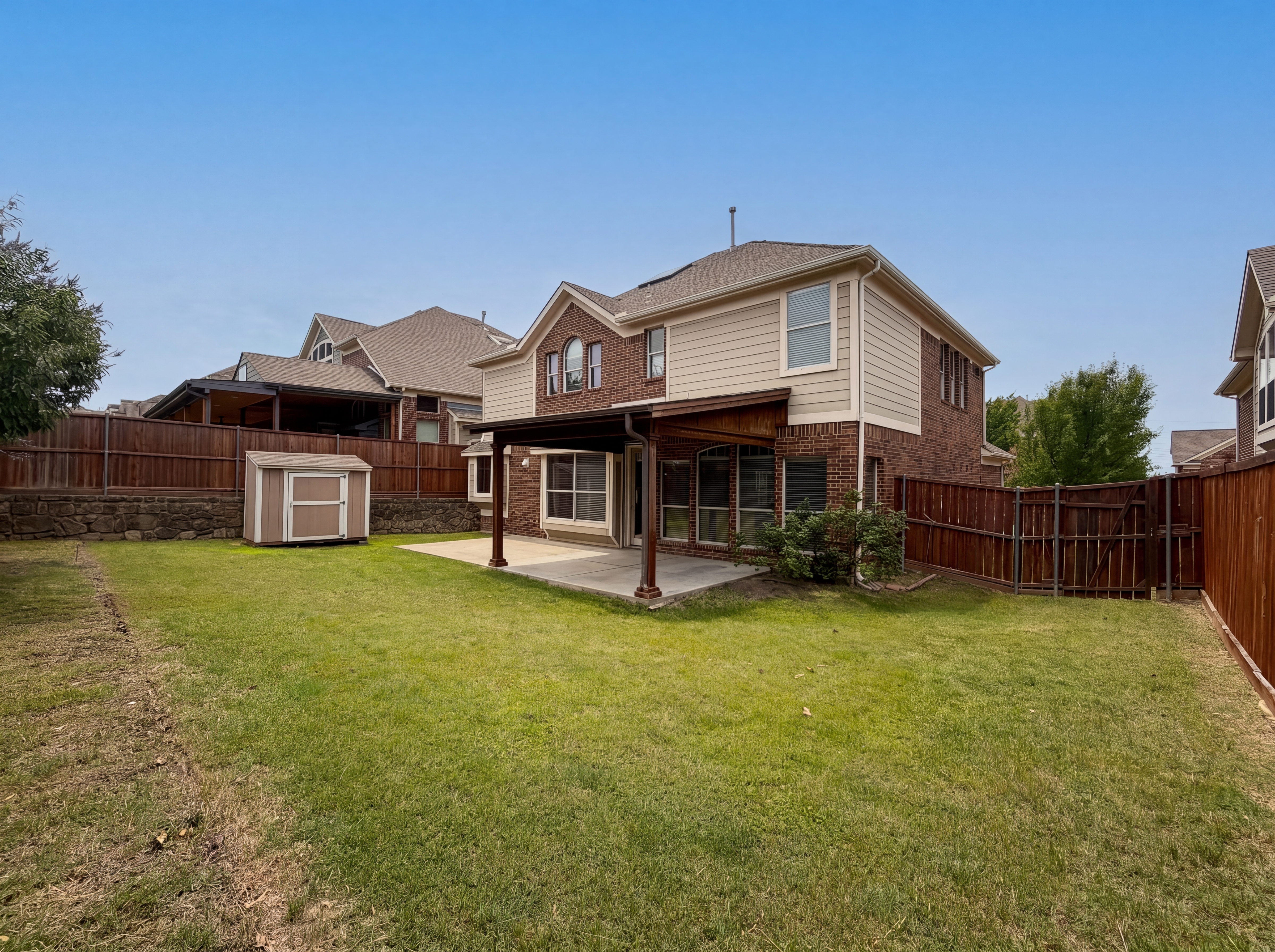 Photo 30 of 32 of 10330 Sandbar Dr, Irving, TX