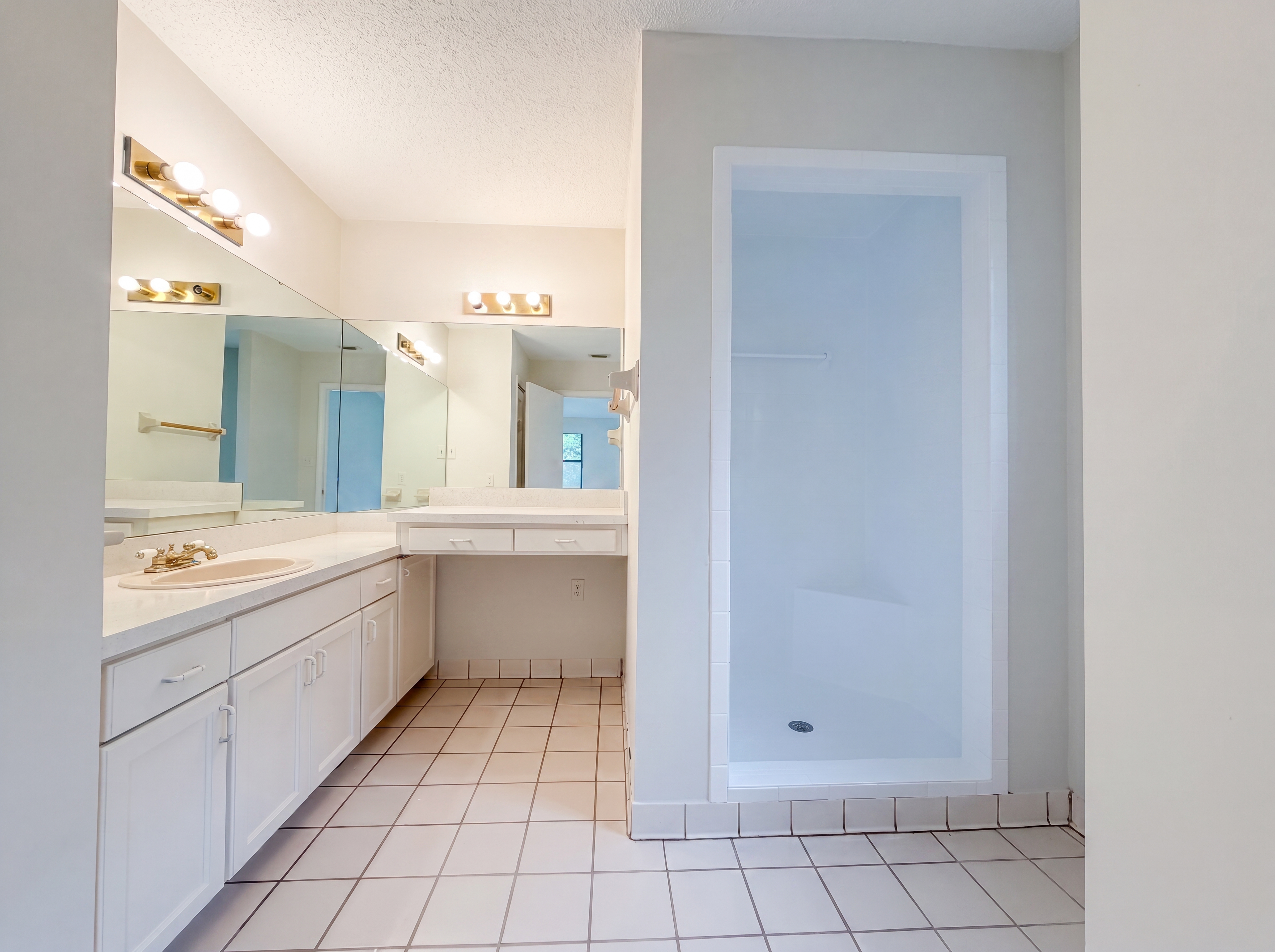 Photo 11 of 17 of 8510 McNeill Rd, Jacksonville, FL