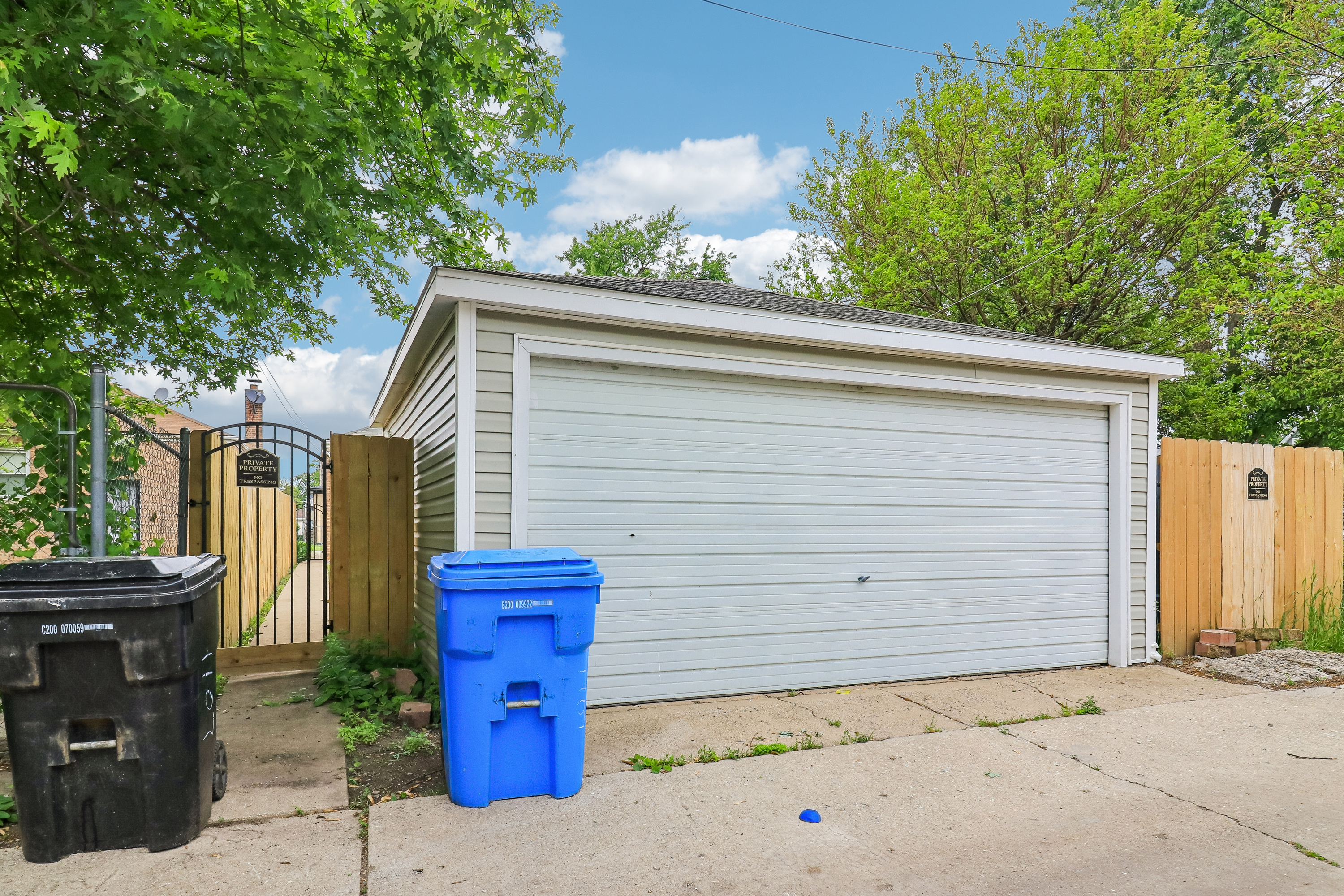 Photo 34 of 41 of 1107 W 101st St, Chicago, IL