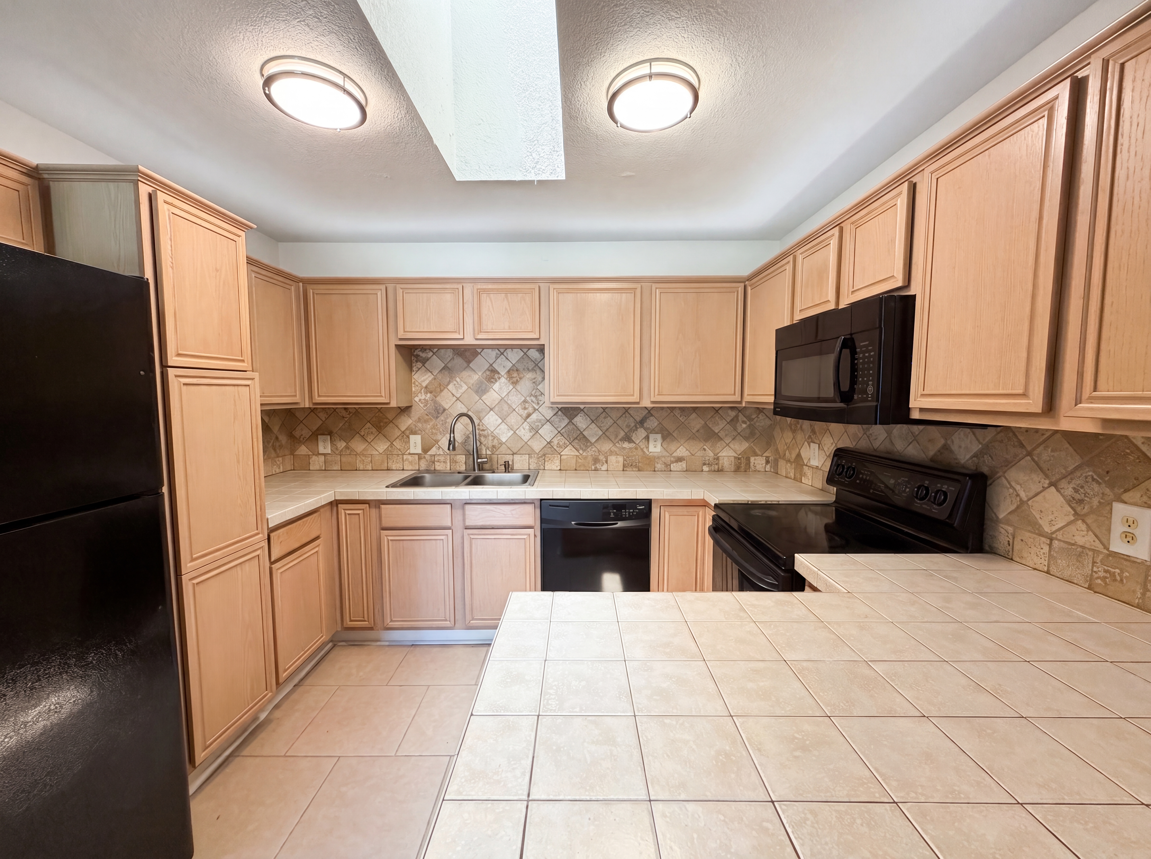 Photo 2 of 17 of 10740 Southern Trace Cir, Flint, TX