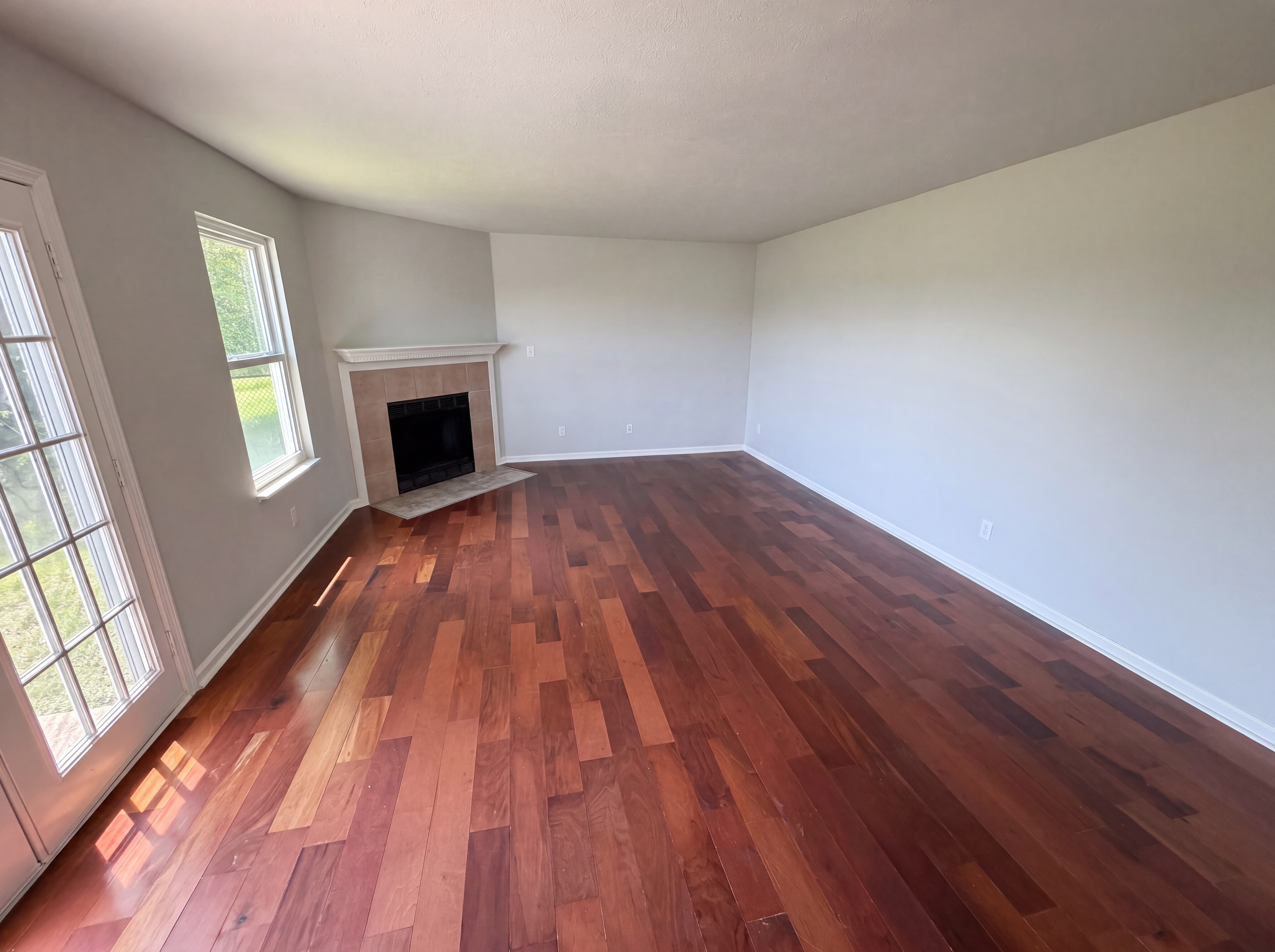 Photo 3 of 26 of 2219 Rolling Oak Dr, Indianapolis, IN