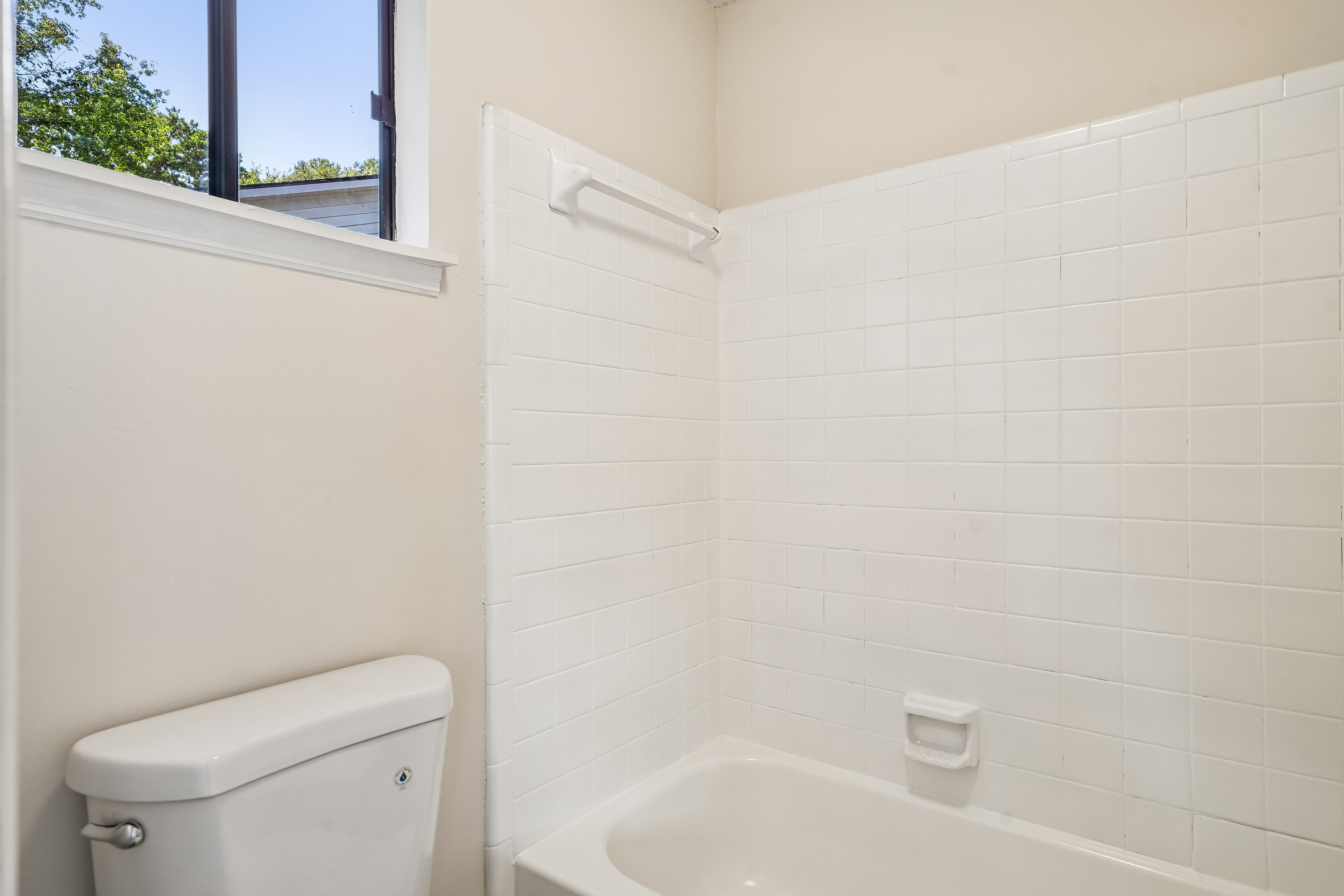 Photo 13 of 26 of 2464 Silver Moss Way, Lawrenceville, GA