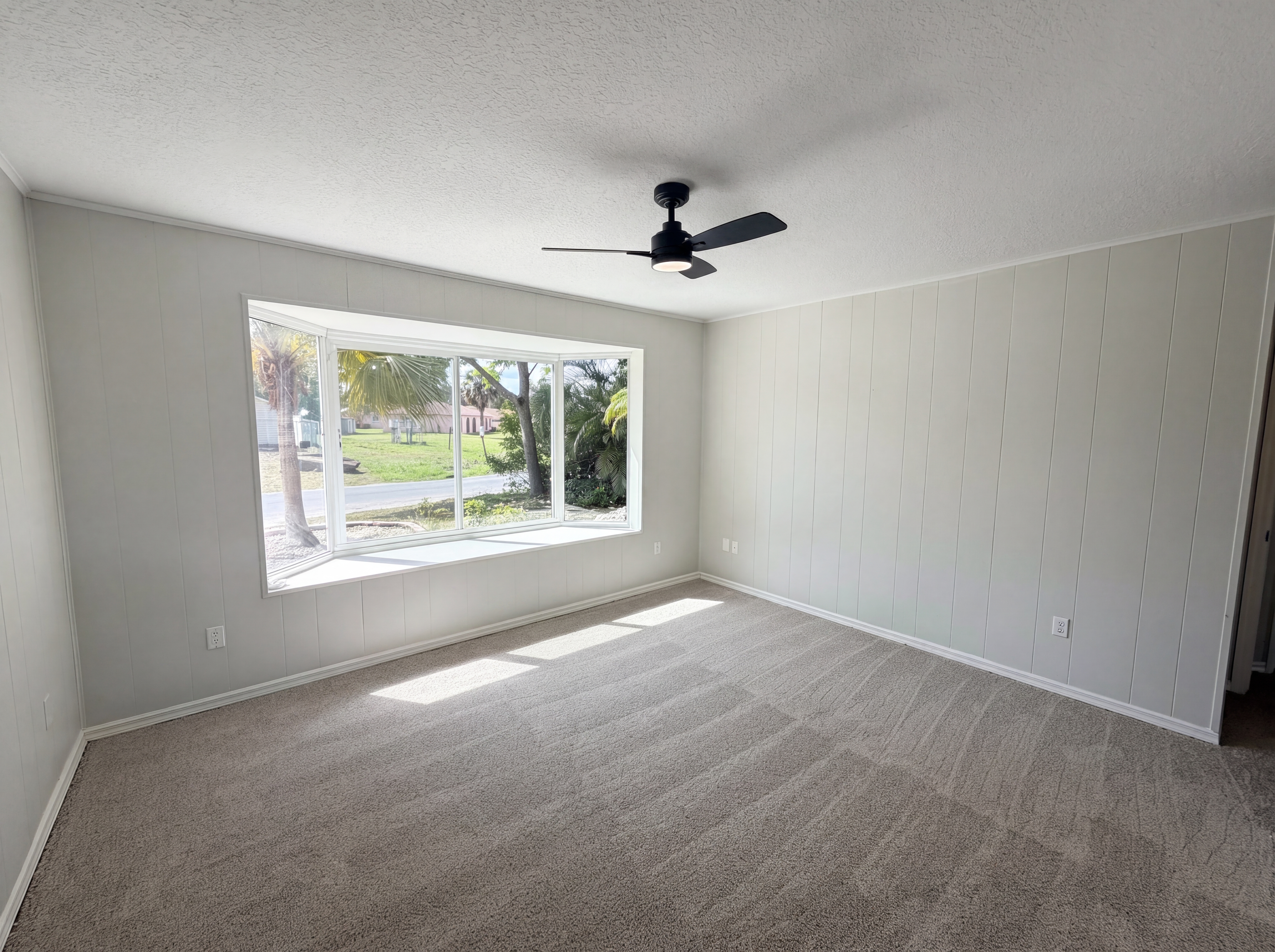 Photo 8 of 50 of 5609 Executive Dr, New Port Richey, FL