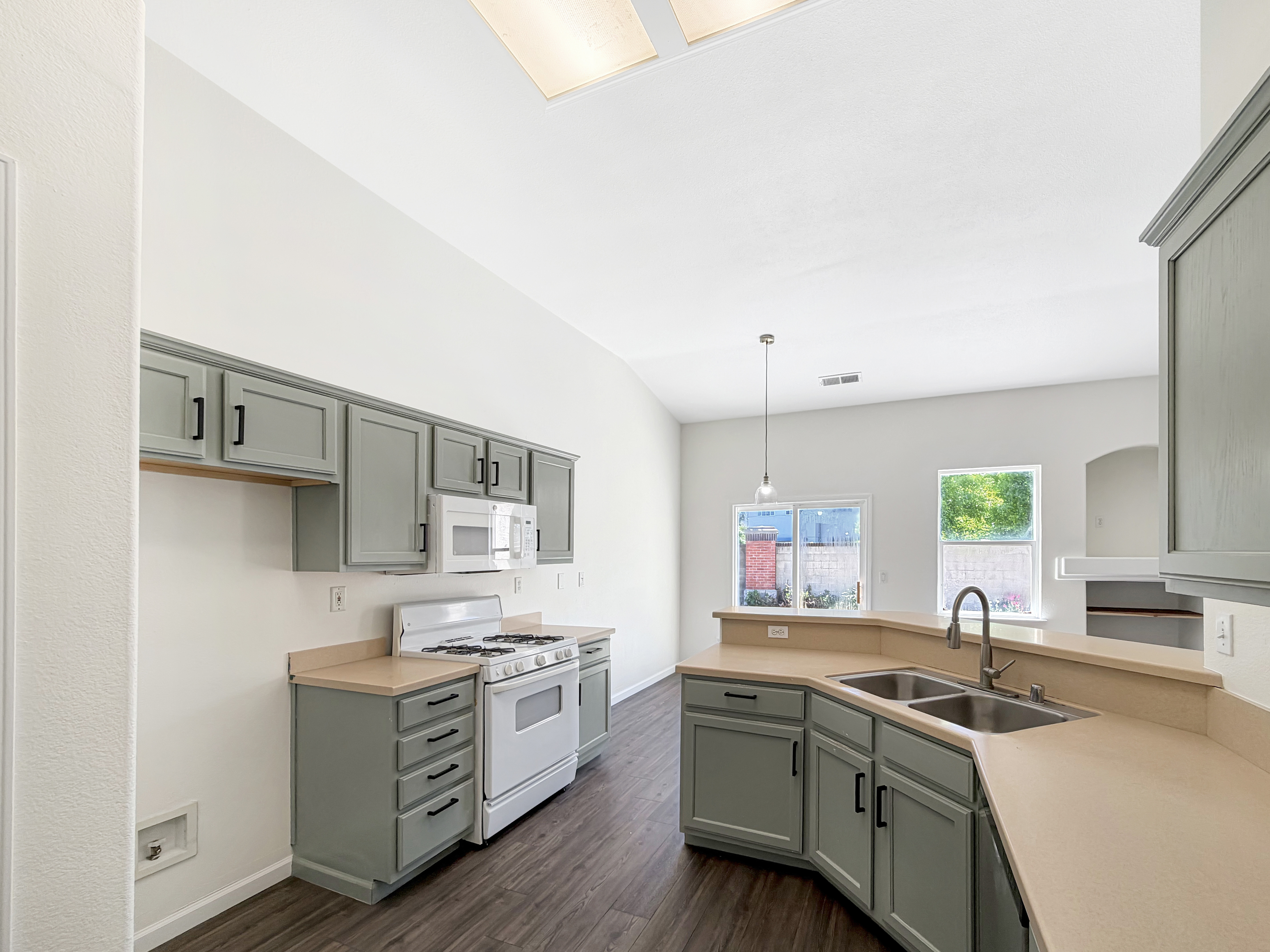 Photo 2 of 29 of 3990 Black Butte Cir, Stockton, CA
