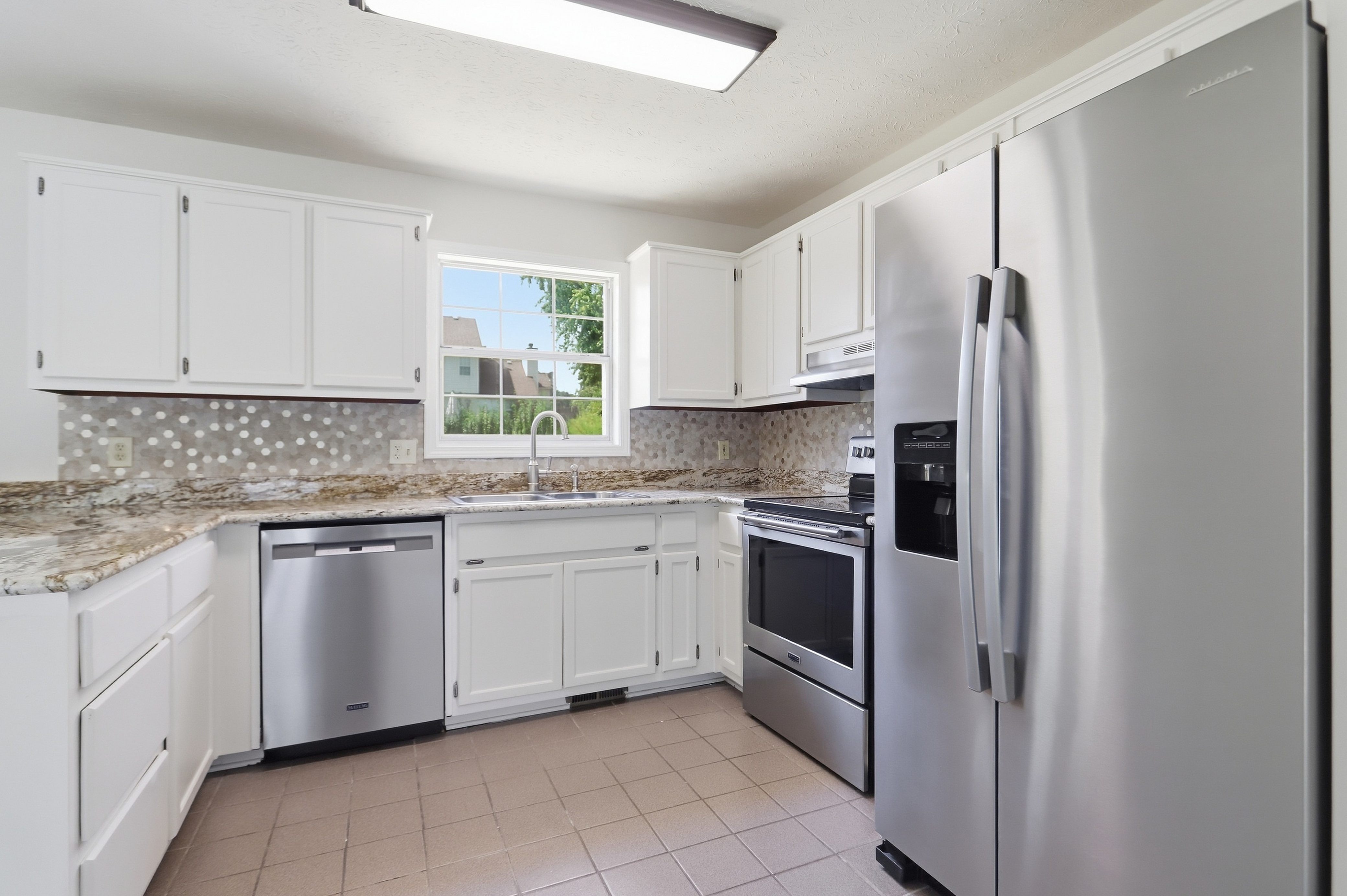 Photo 2 of 38 of 5430 Princeton Oaks Dr, Sugar Hill, GA