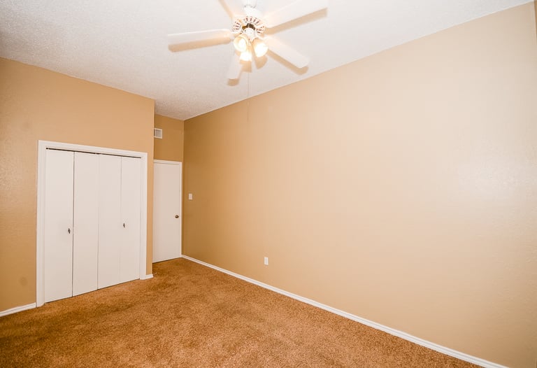 Photo 12 of 21 - 1408 Scott Ct, Irving, TX 75060