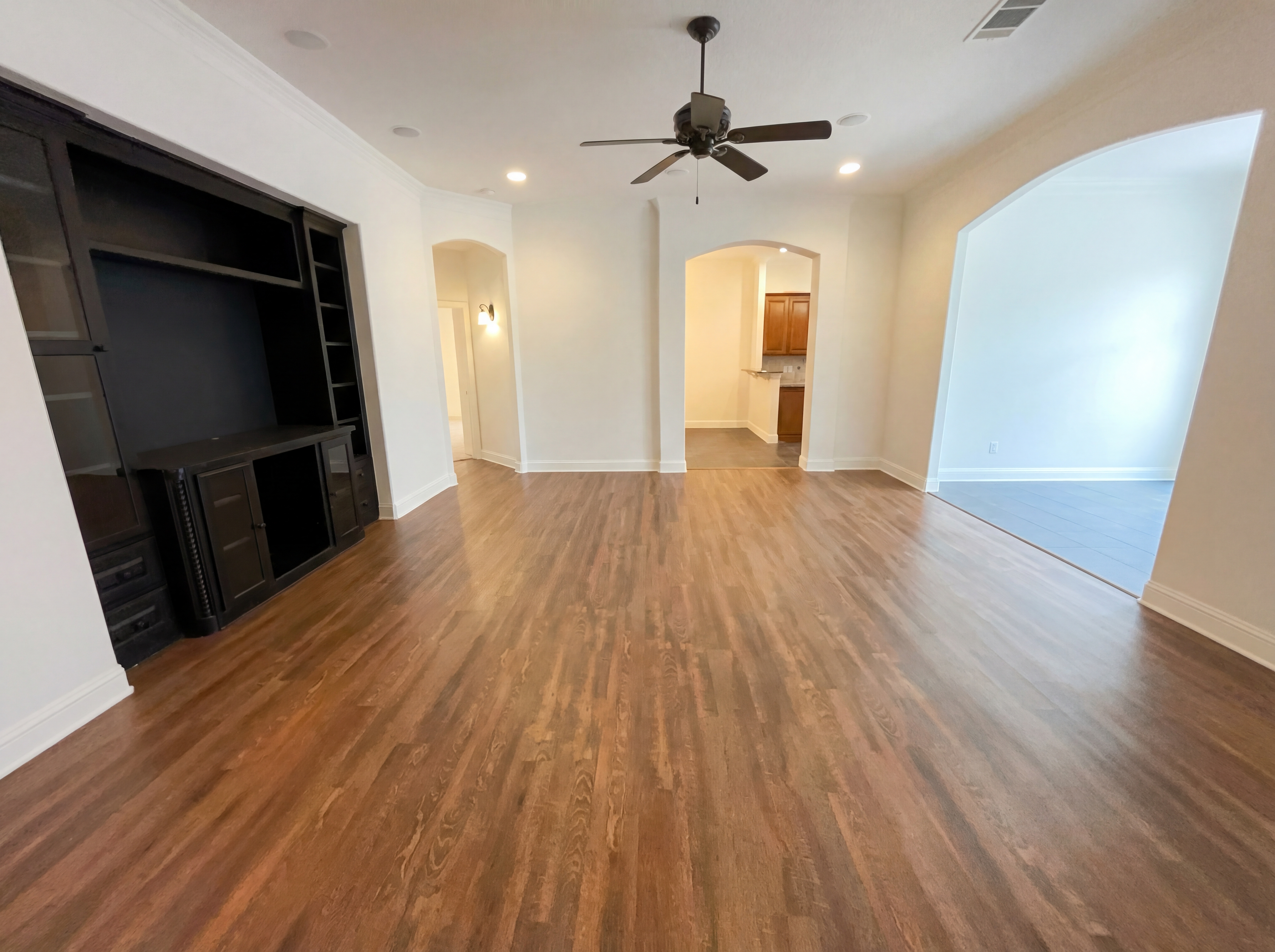 Photo 7 of 19 of 1817 Colorado Ct, Burleson, TX