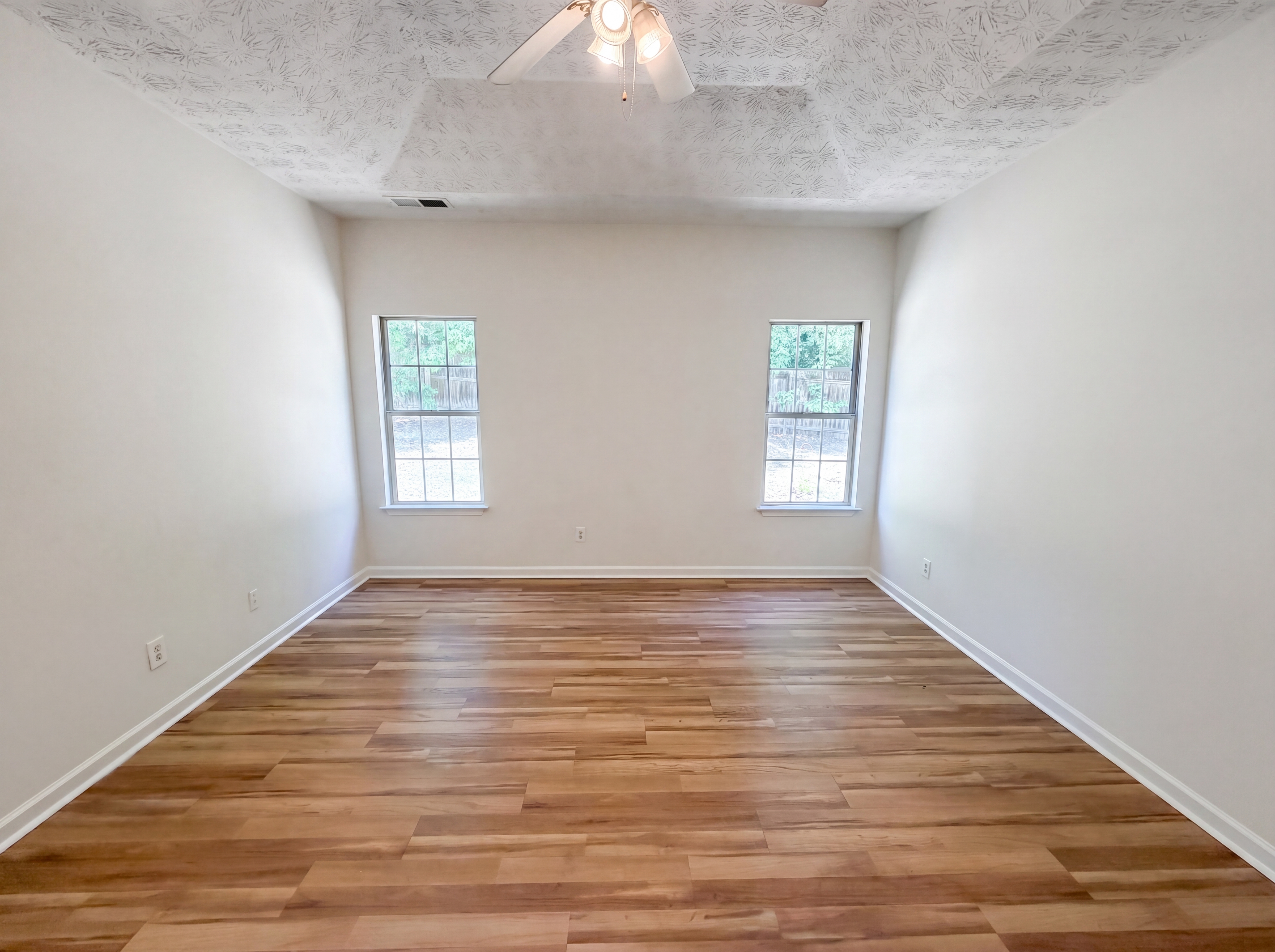 Photo 4 of 55 of 835 Shadow Lake Dr, Lithonia, GA