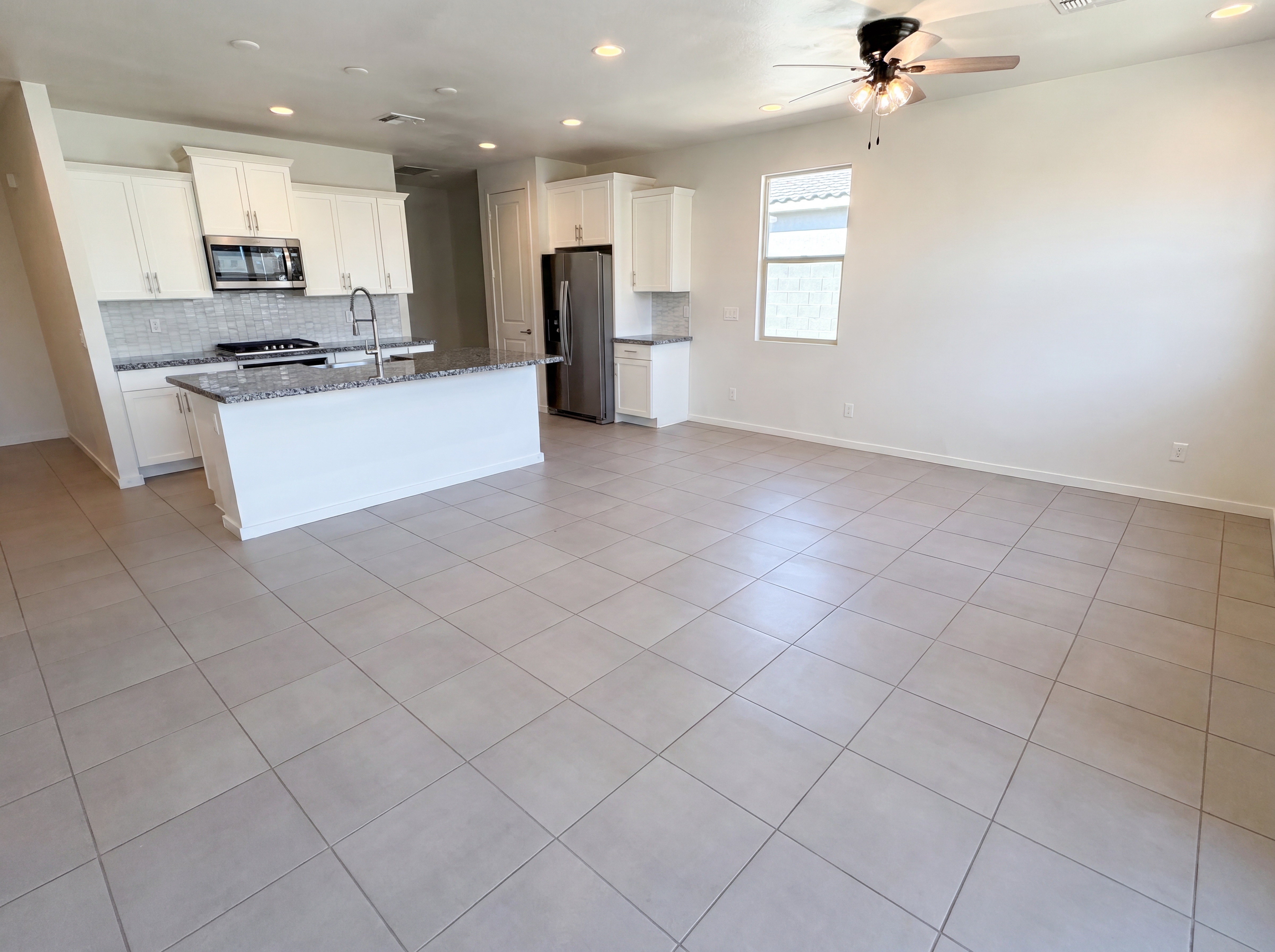 Photo 13 of 25 of 17722 W Pinnacle Vista Dr, Surprise, AZ