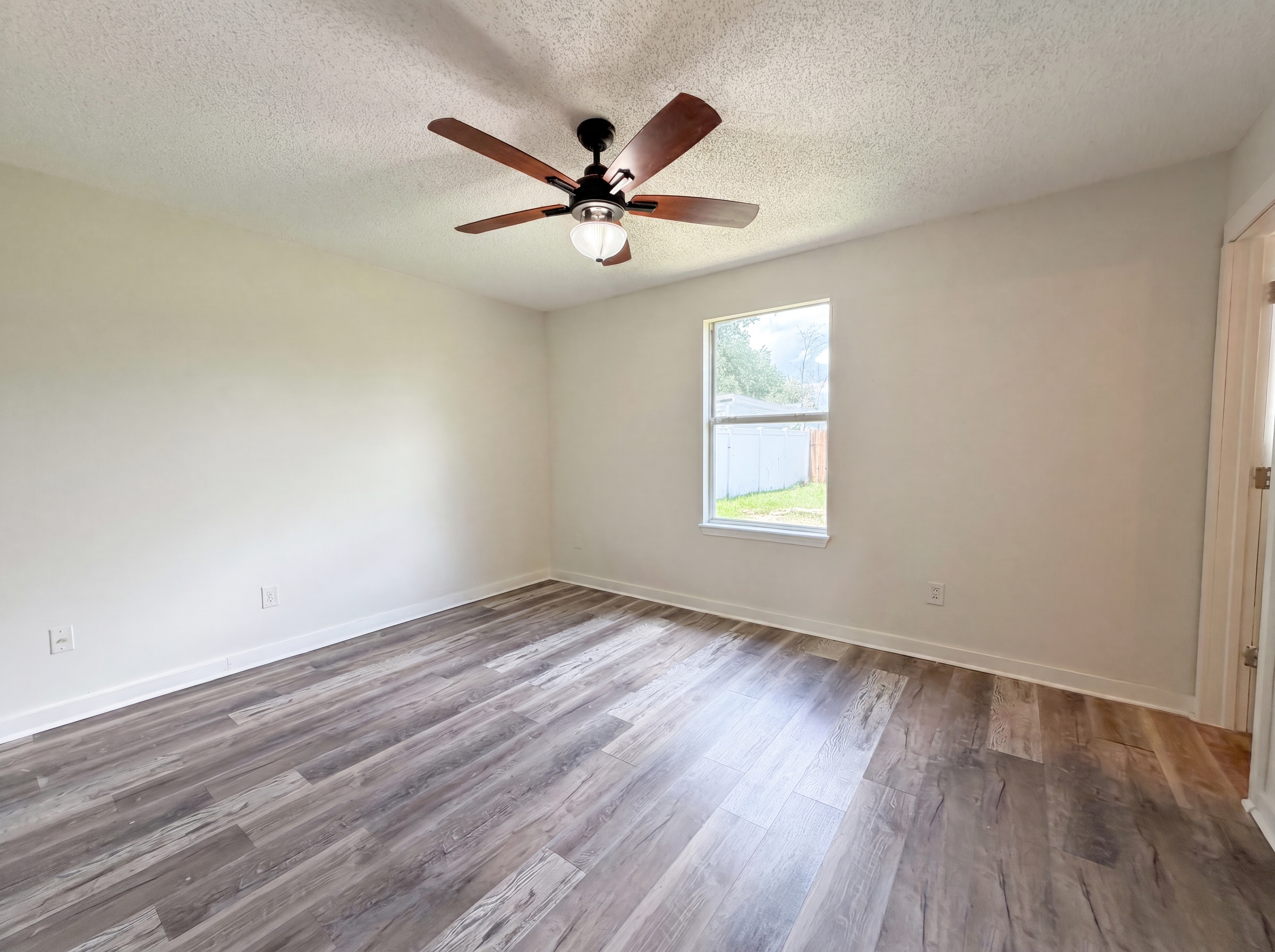 Photo 4 of 16 of 7957 Jacques Dr, Jacksonville, FL