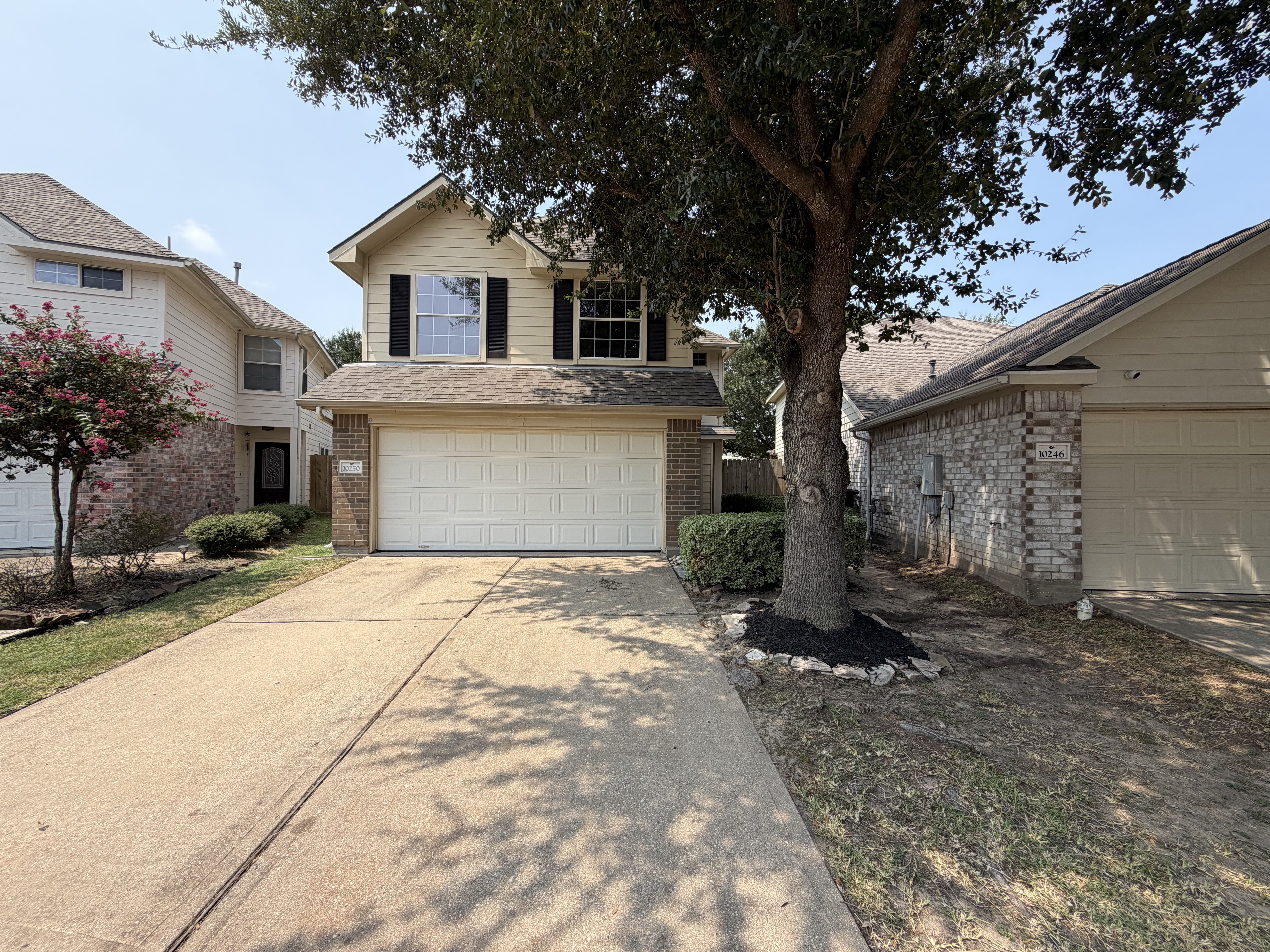 Photo 24 of 28 of 10250 Rolleston Ln, Houston, TX