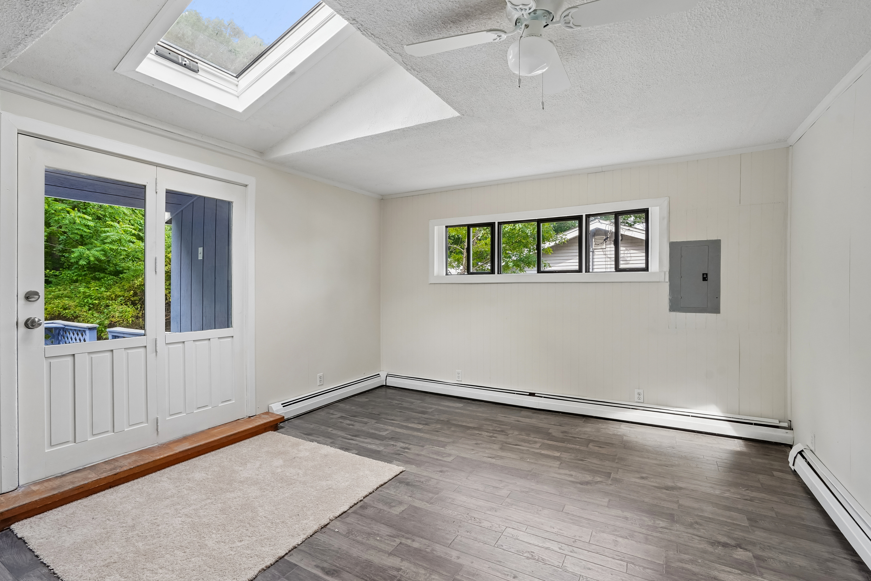 Photo 4 of 27 of 237 Hovenden Ave, Brockton, MA