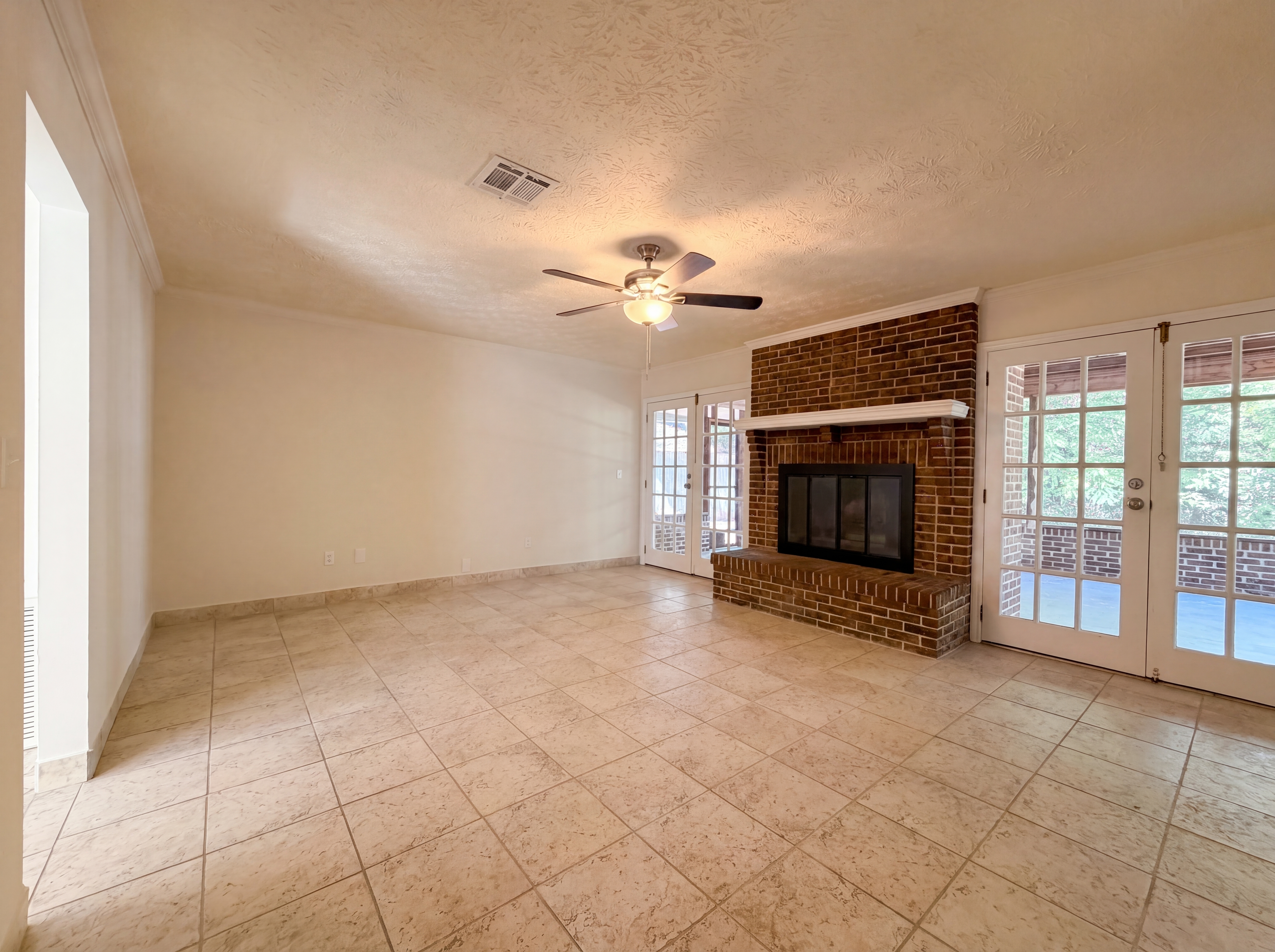 Photo 8 of 21 of 12555 Agatite Rd, Jacksonville, FL
