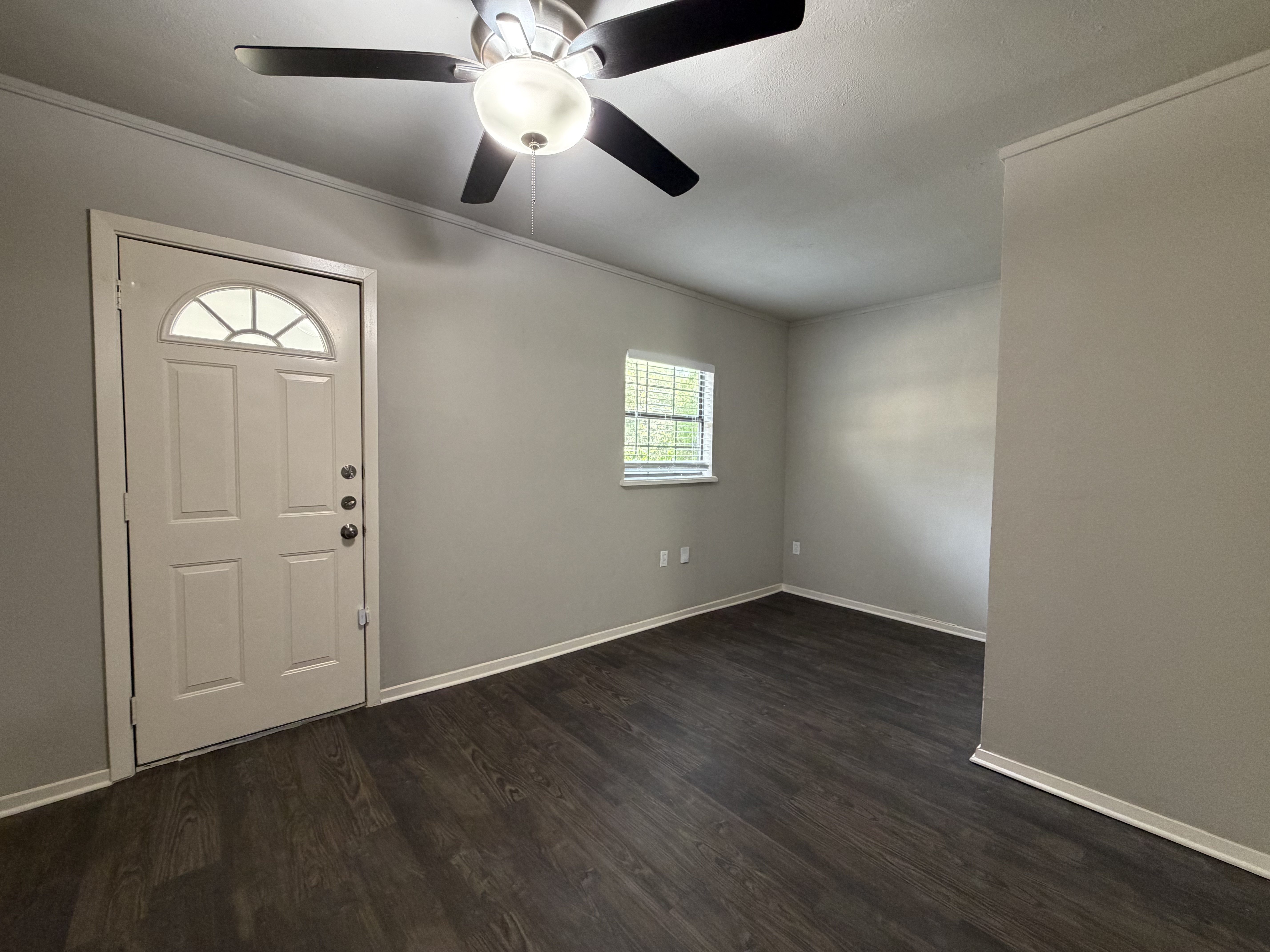 Photo 8 of 20 of 330 E Coral Way, Grand Prairie, TX