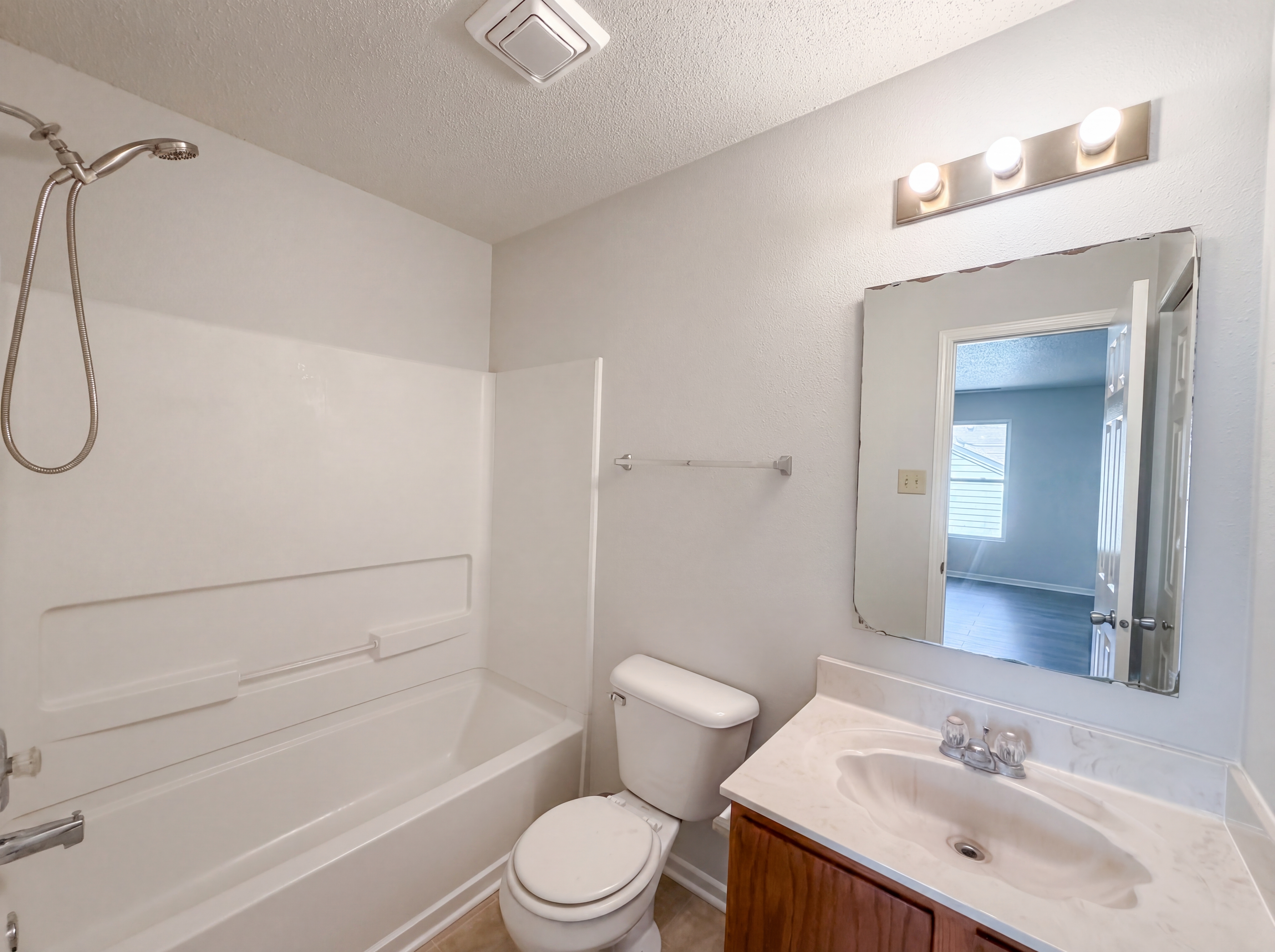 Photo 13 of 17 of 925 Harbon Dr, Franklin, IN