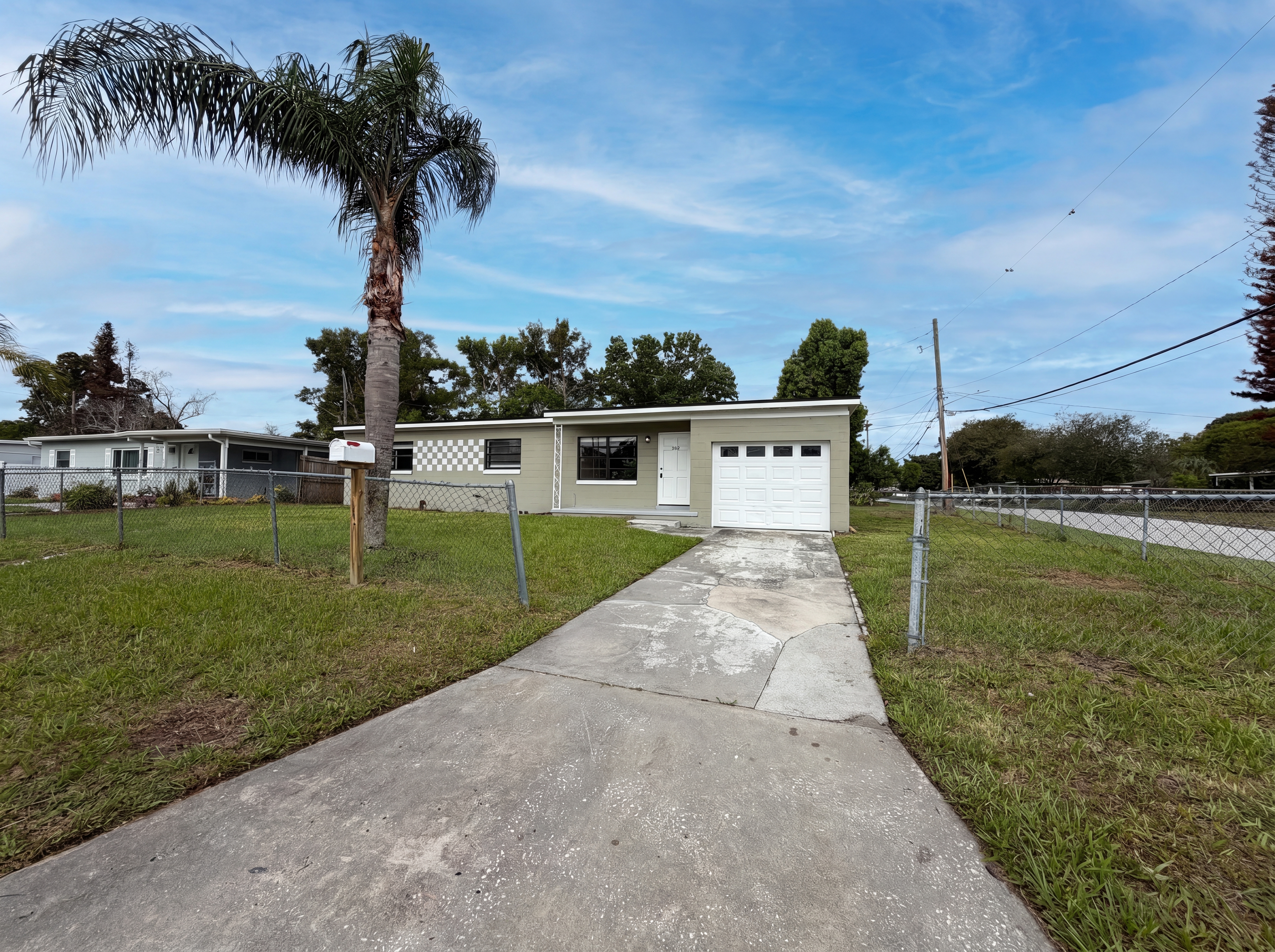 Photo 8 of 25 of 702 S Solandra Dr, Orlando, FL