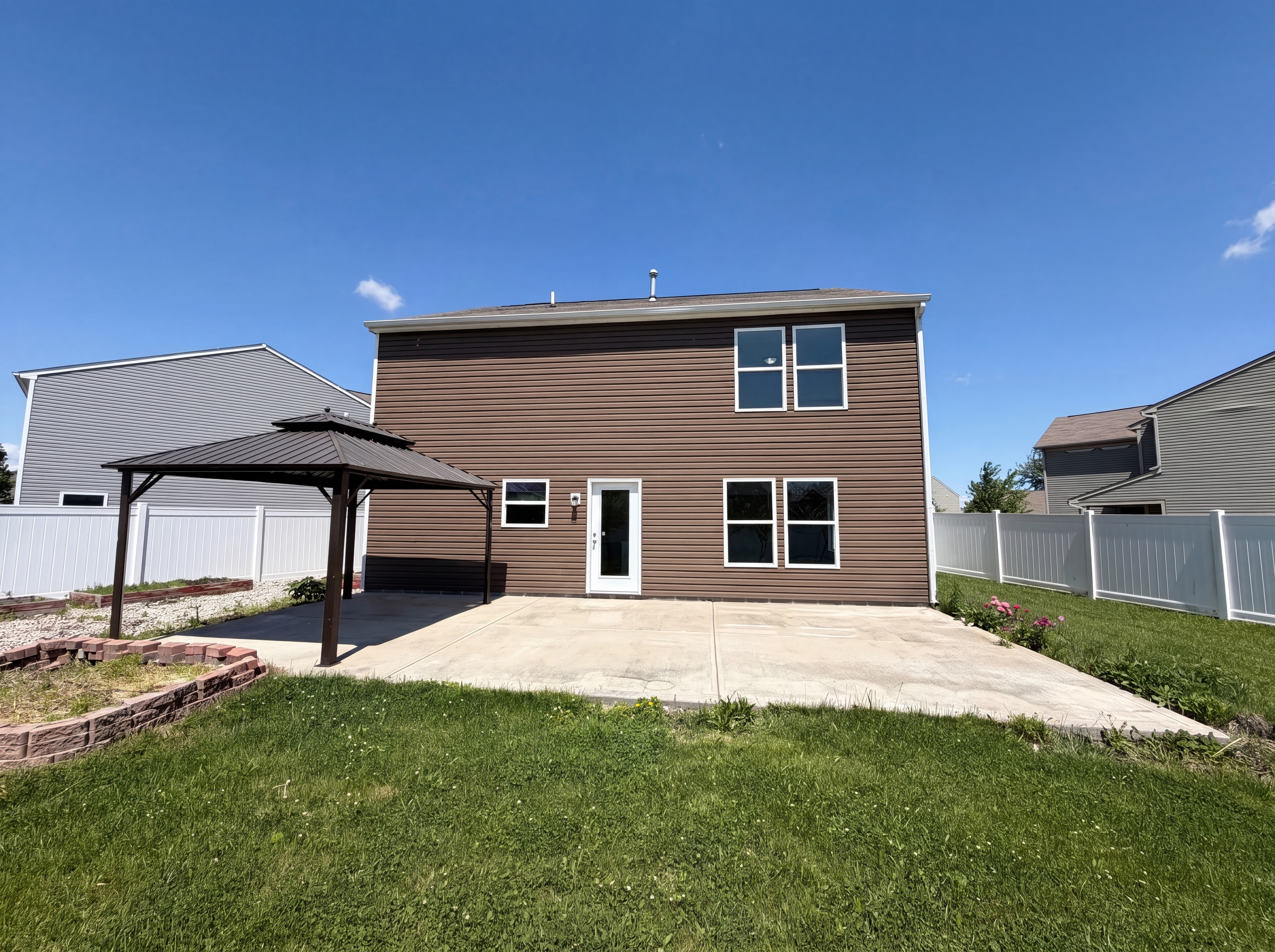 Photo 5 of 21 of 939 Olmsted Ct, Shelbyville, IN