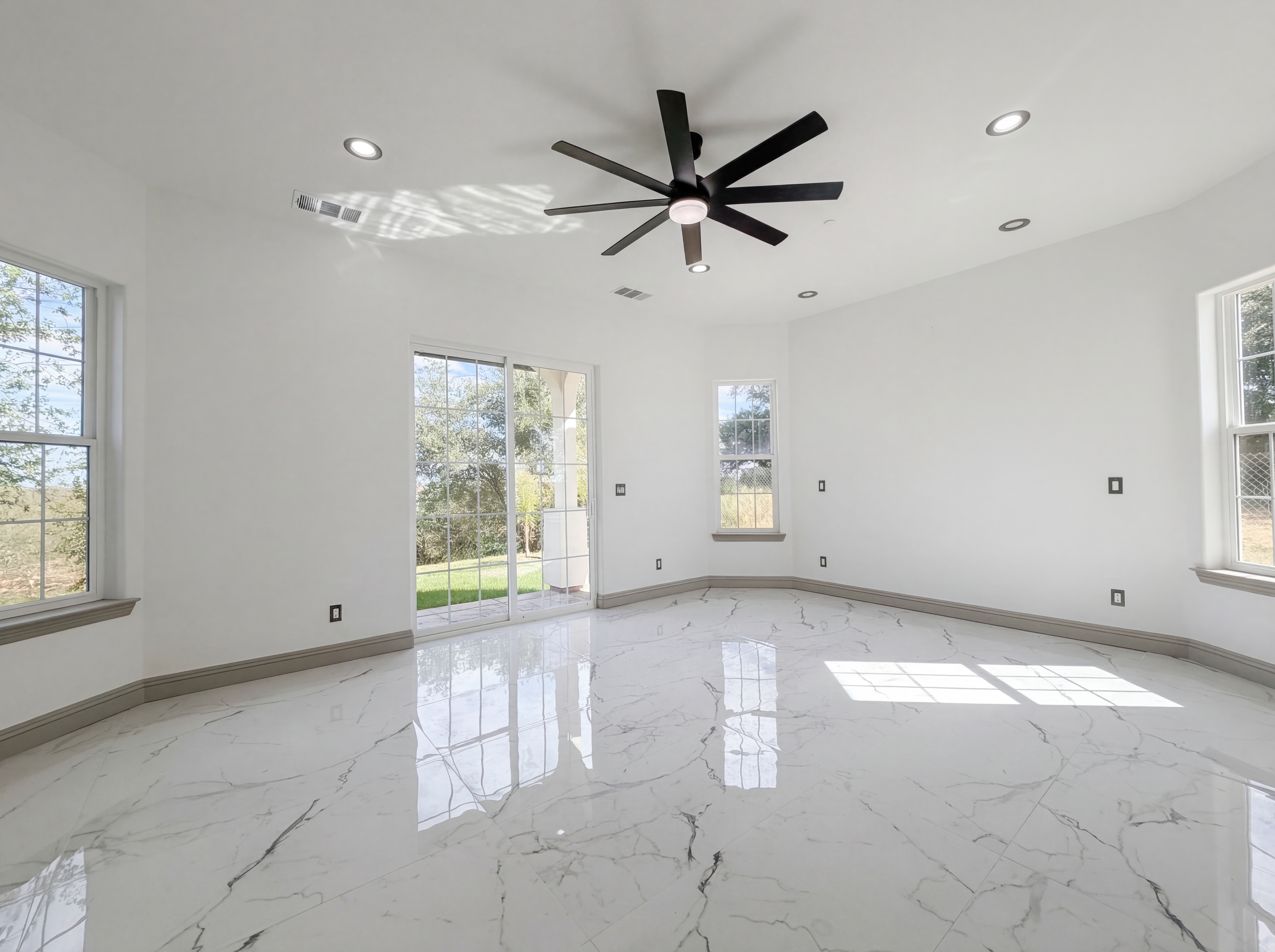 Photo 6 of 60 of 14537 Mira Vista Ln, Lockeford, CA