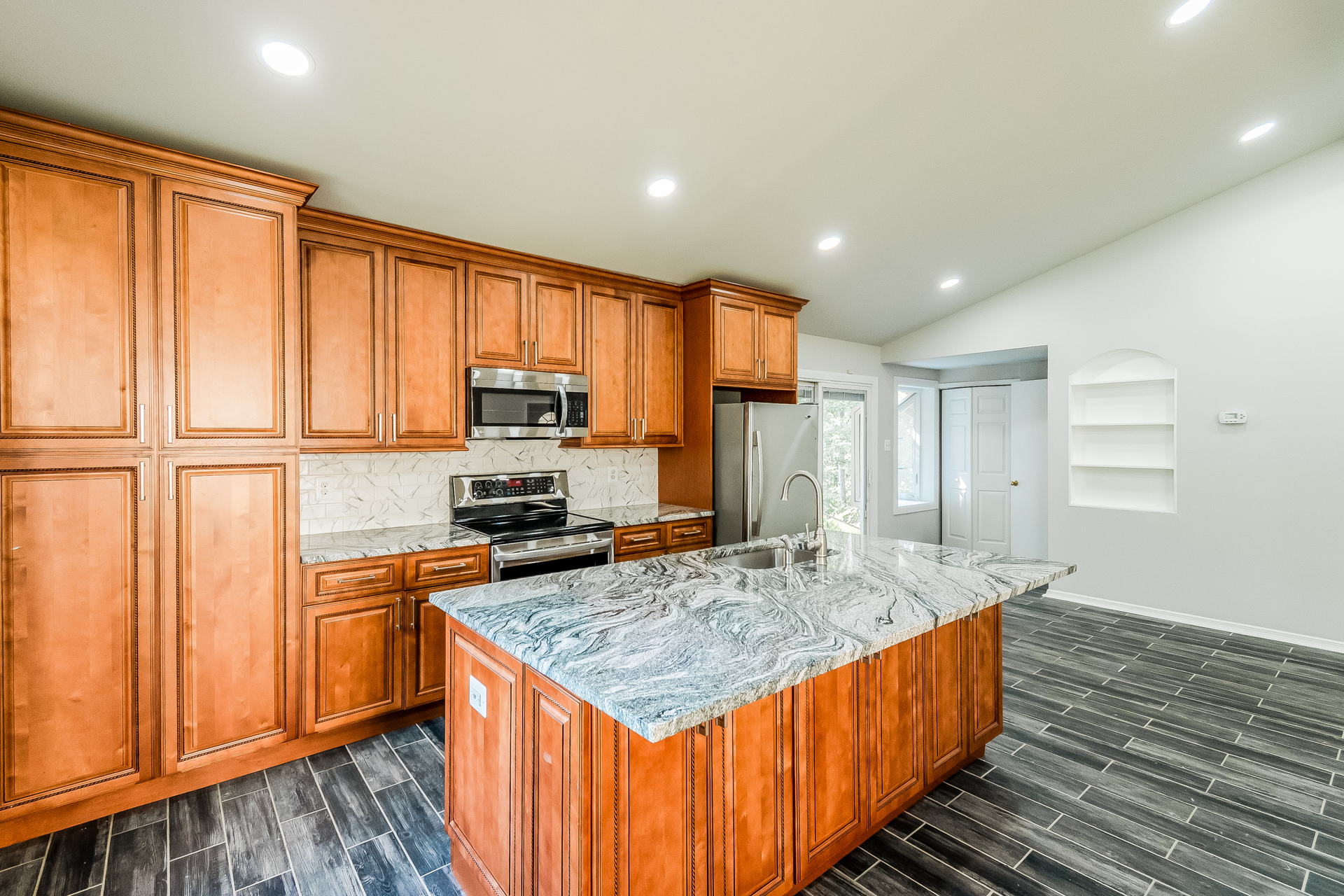 Photo 2 of 19 of 256 W Meadowland Ln, Sterling, VA