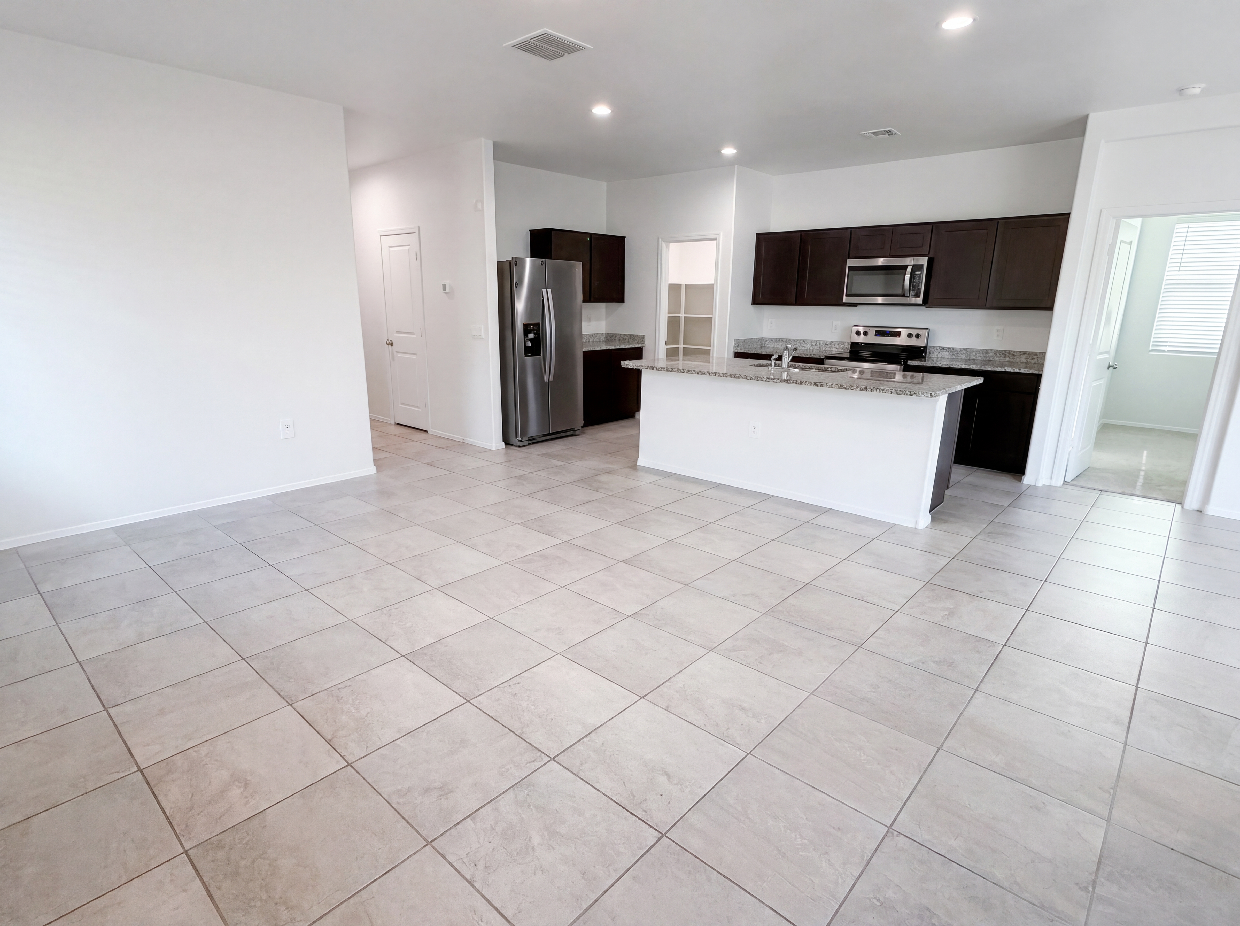 Photo 3 of 20 of 18616 W Desert Hollow Dr, Wittmann, AZ