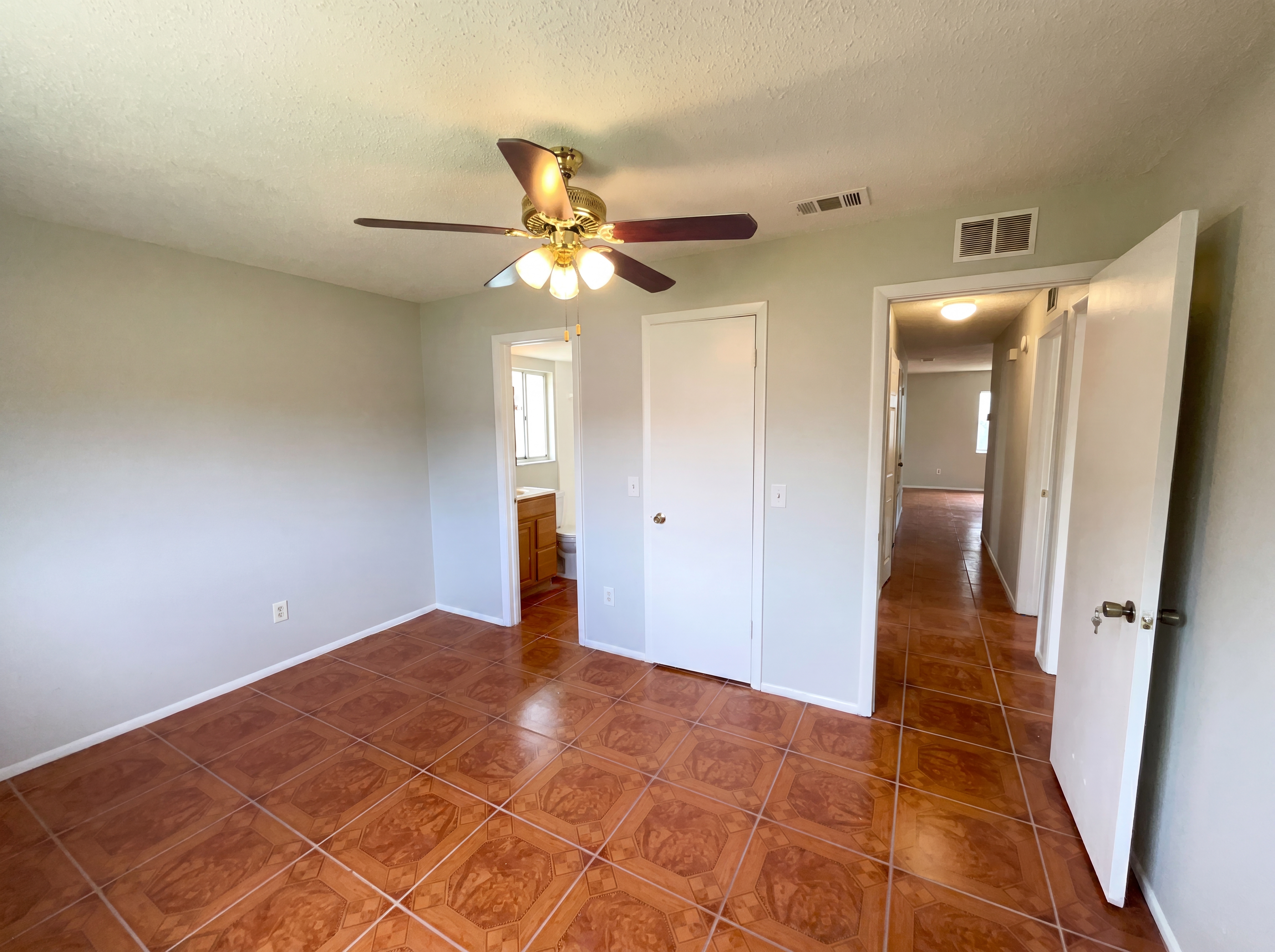 Photo 15 of 27 of 4805 Beacon St, Orlando, FL