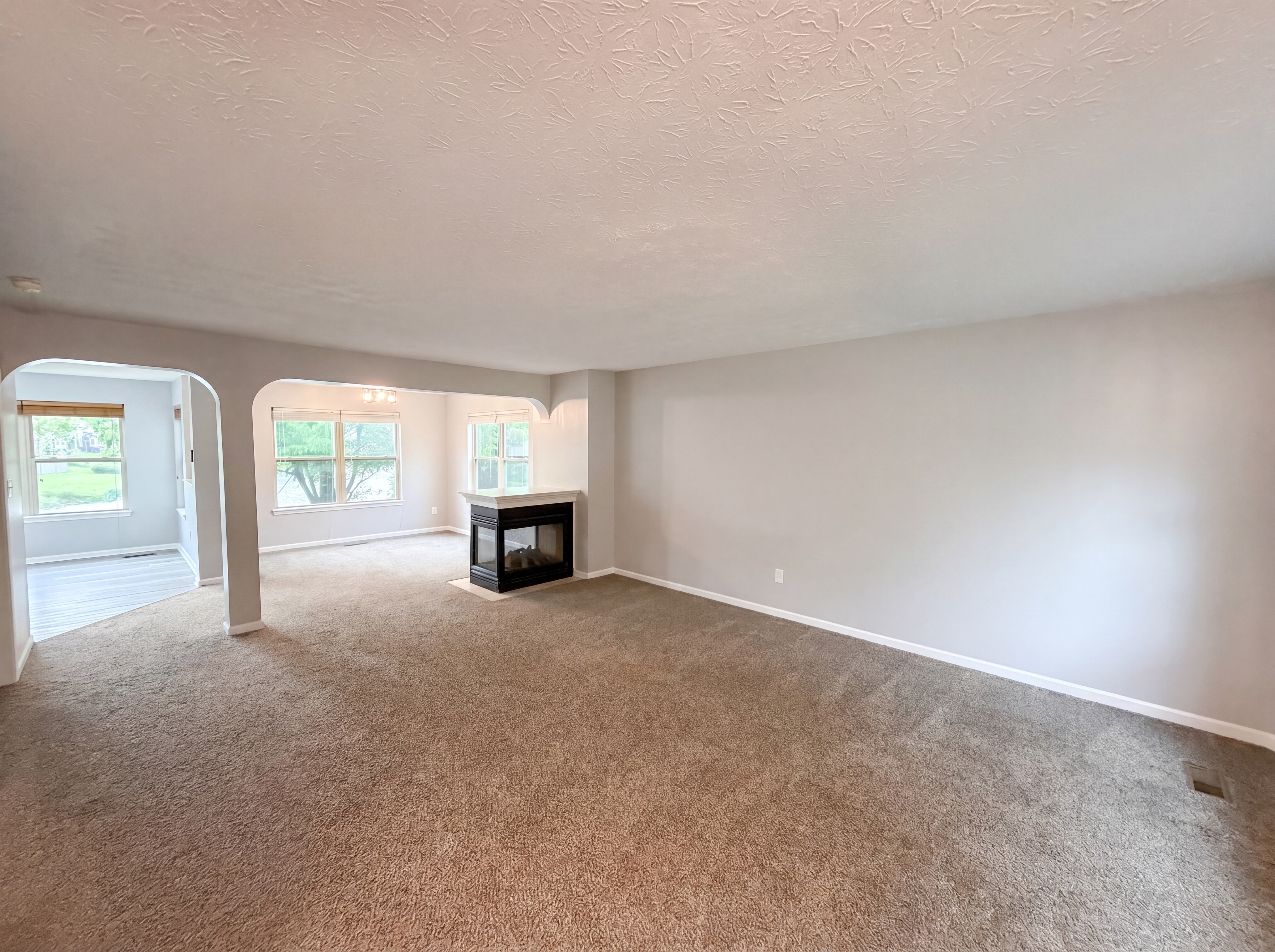 Photo 3 of 21 of 1947 Breman Ln, Indianapolis, IN
