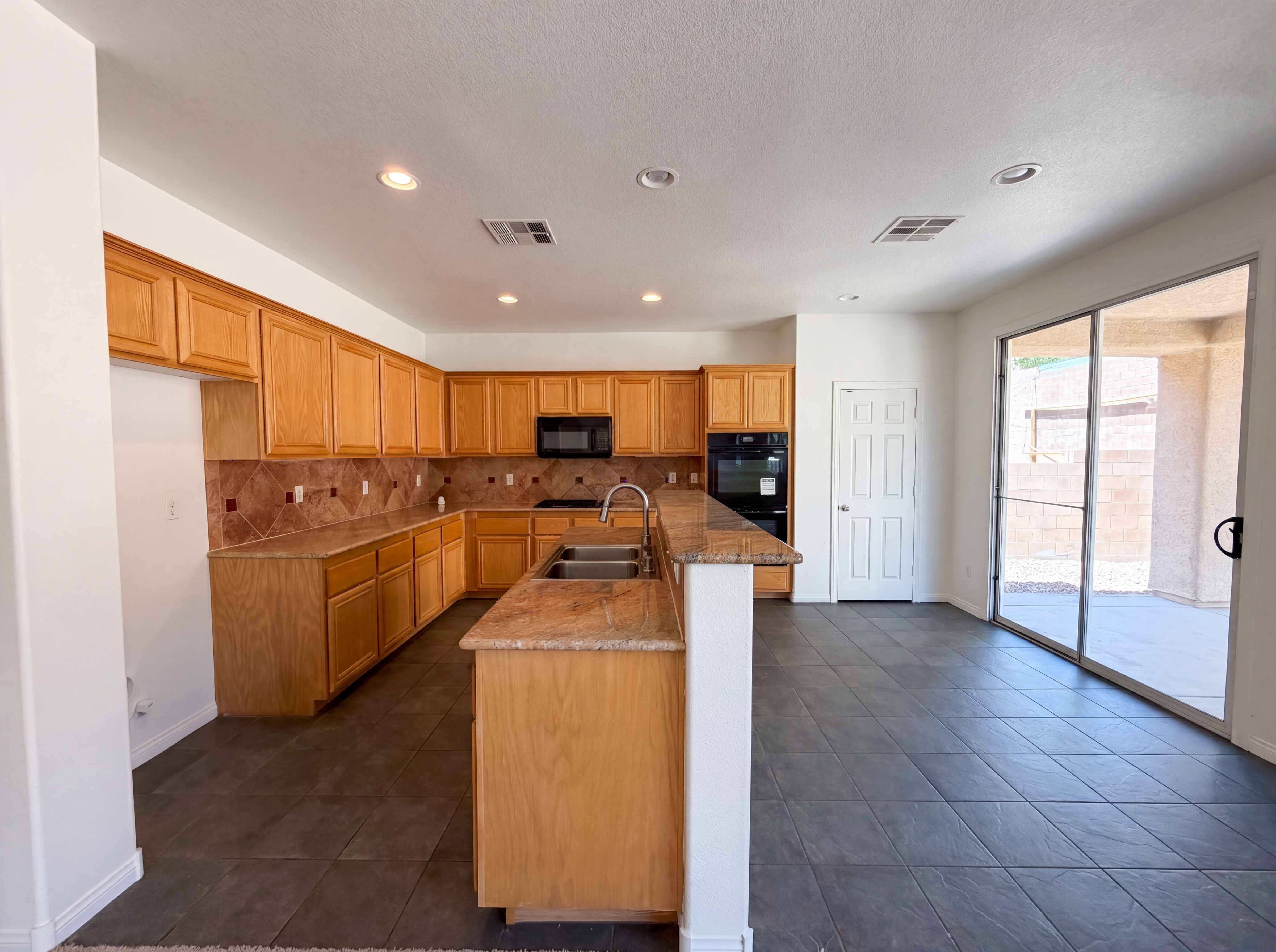 Photo 2 of 44 of 3216 Bonassola Ave, North Las Vegas, NV