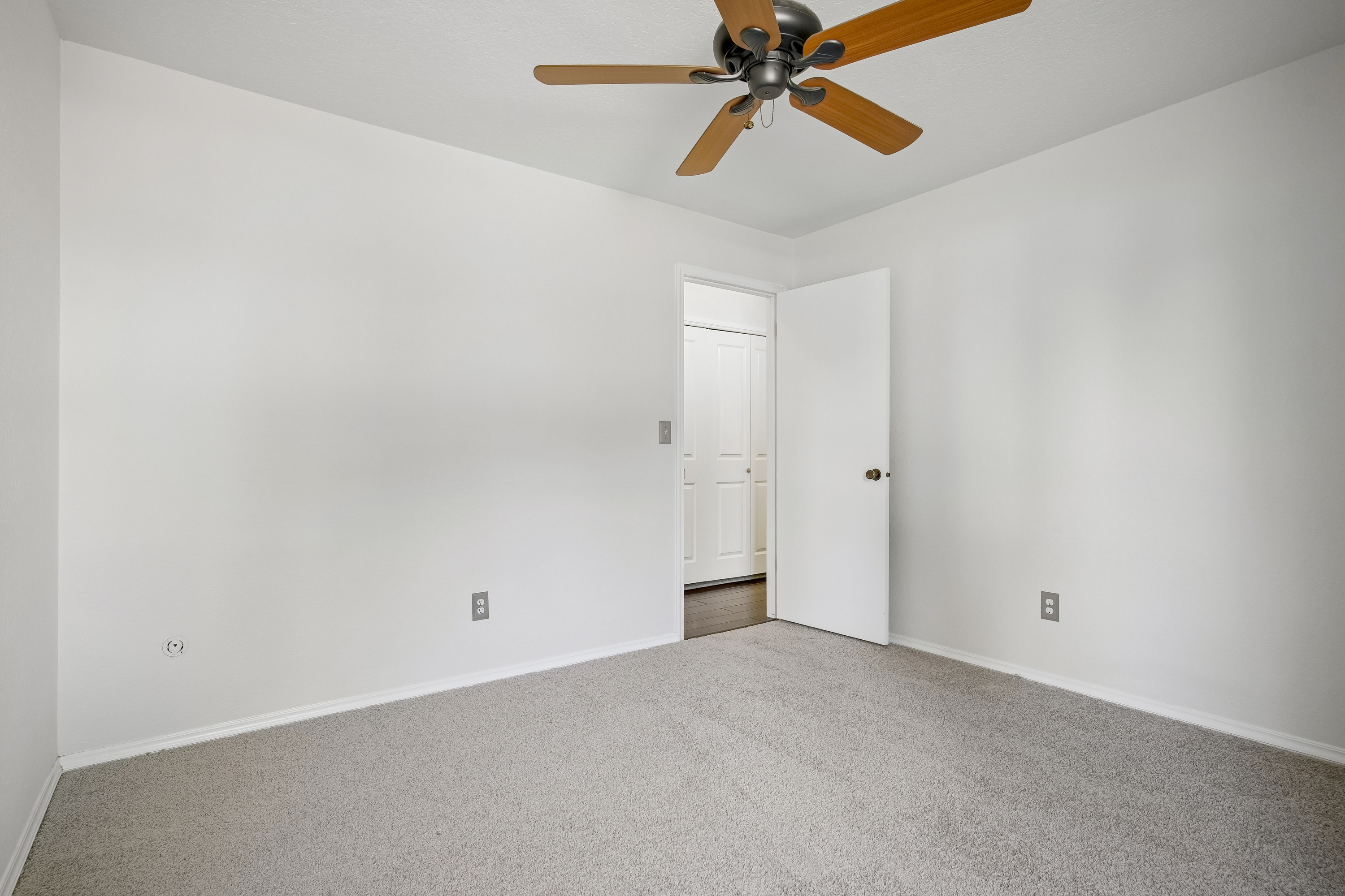 Photo 6 of 31 of 2100 Sandpoint Dr, Modesto, CA