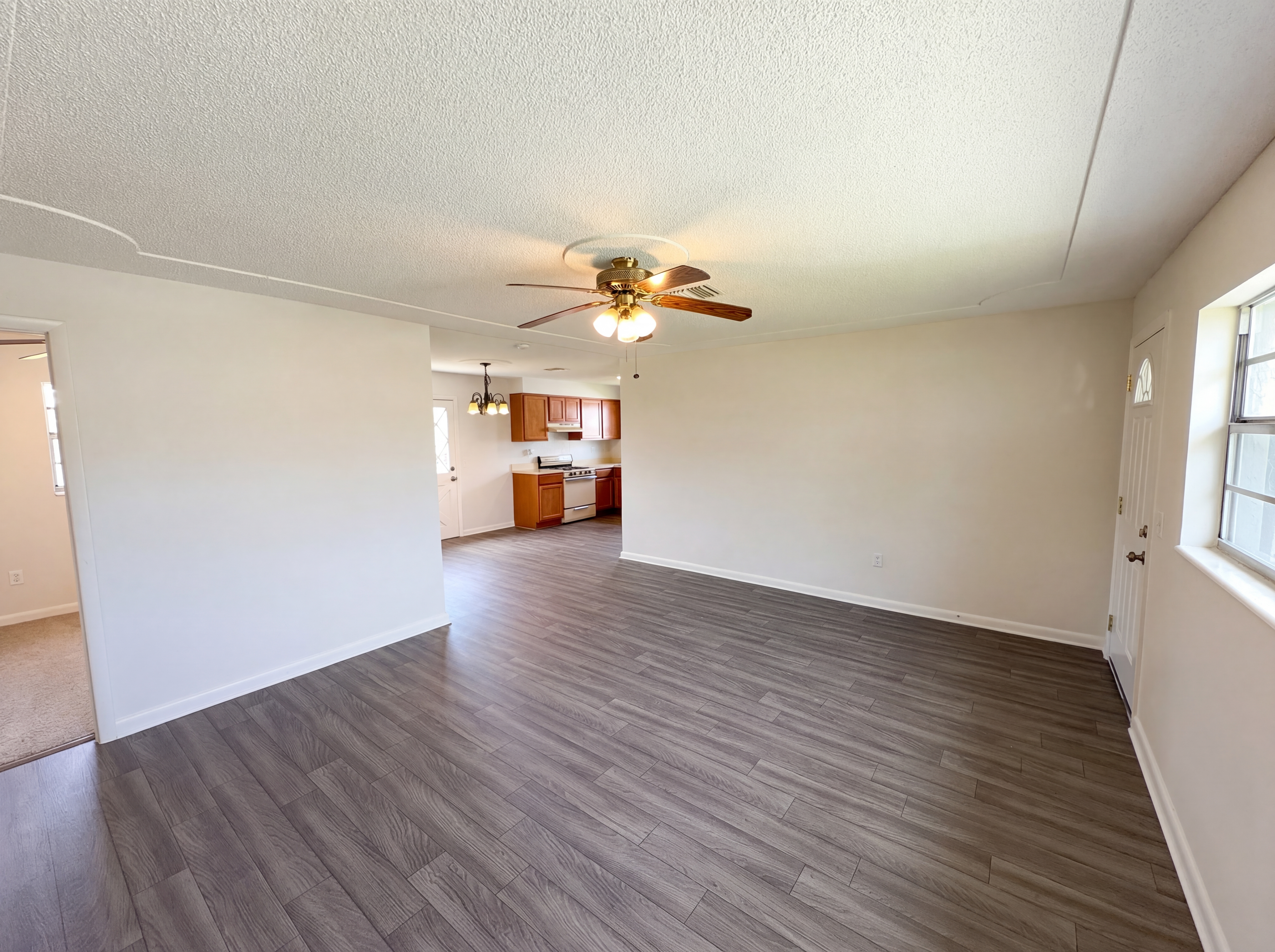 Photo 10 of 24 of 905 Cedar Dr, Melbourne, FL