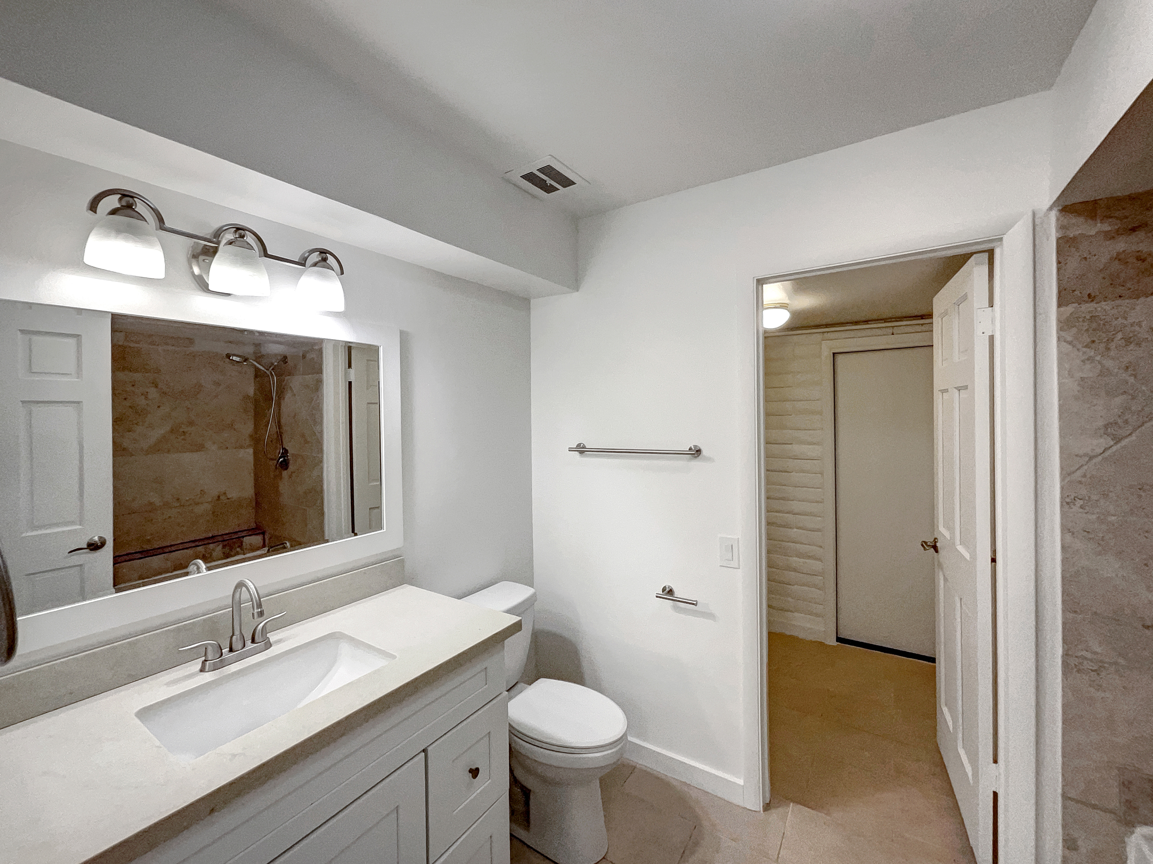 Photo 9 of 18 of 6325 E Sweetwater Ave, Scottsdale, AZ