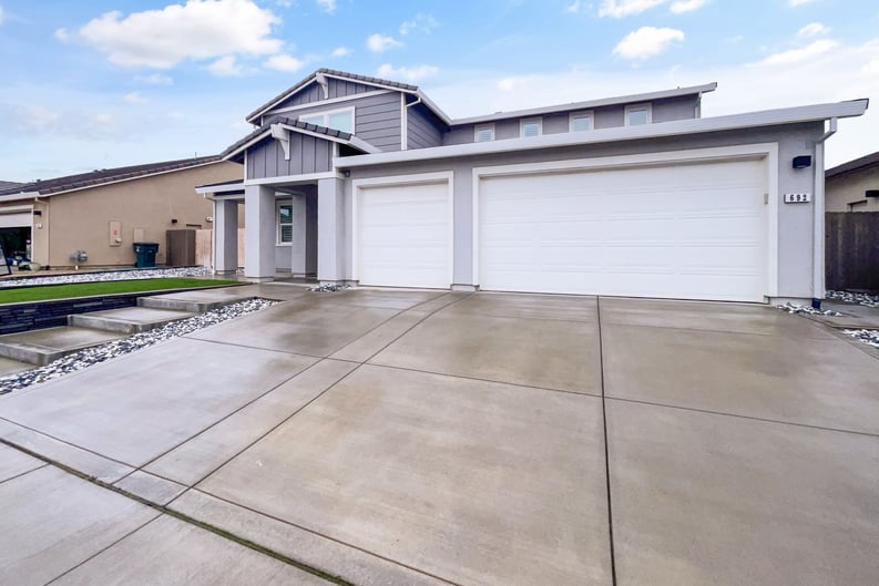 Property photo 1 of 692 Atherton Way