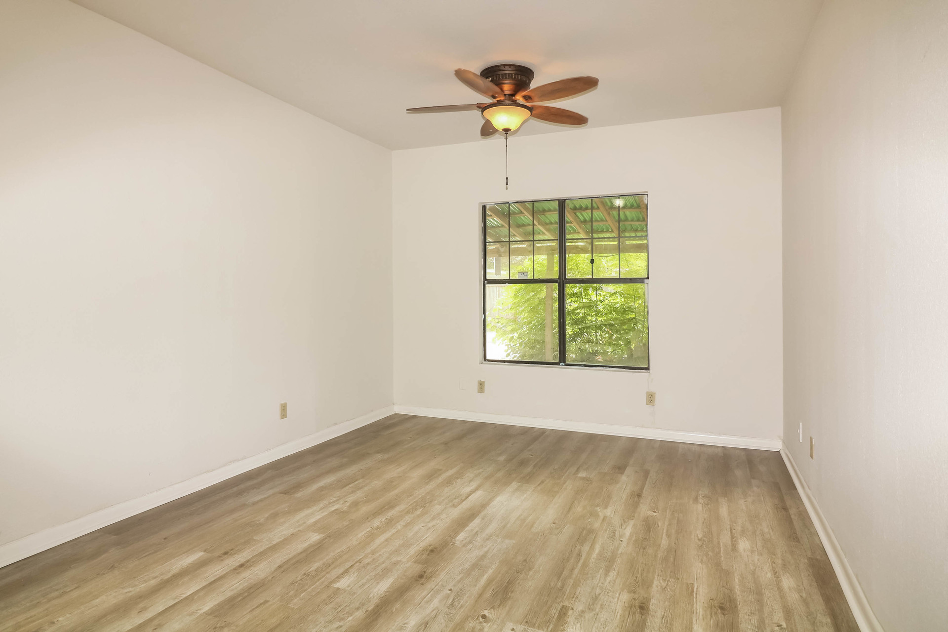 Photo 12 of 19 of 1502 Austin St, Portland, TX