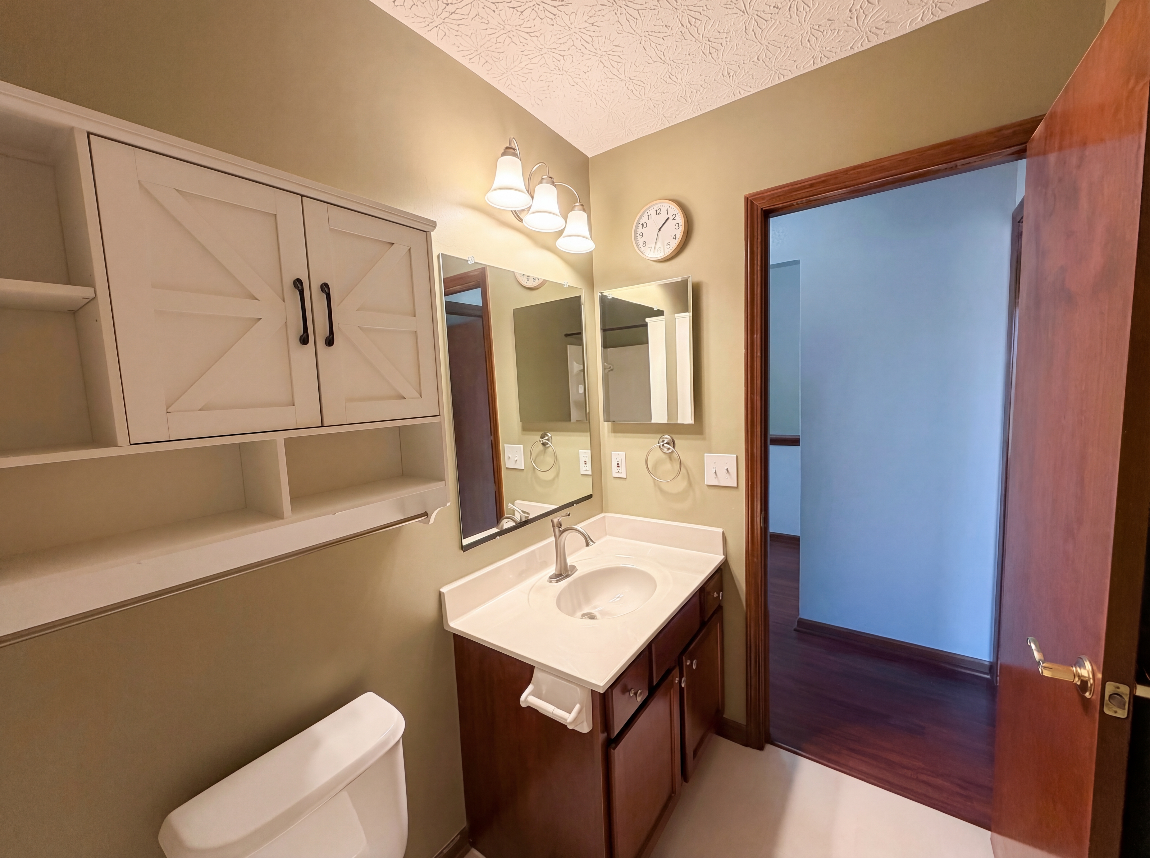 Photo 12 of 25 of 3373 Brook Spring Dr, Grove City, OH
