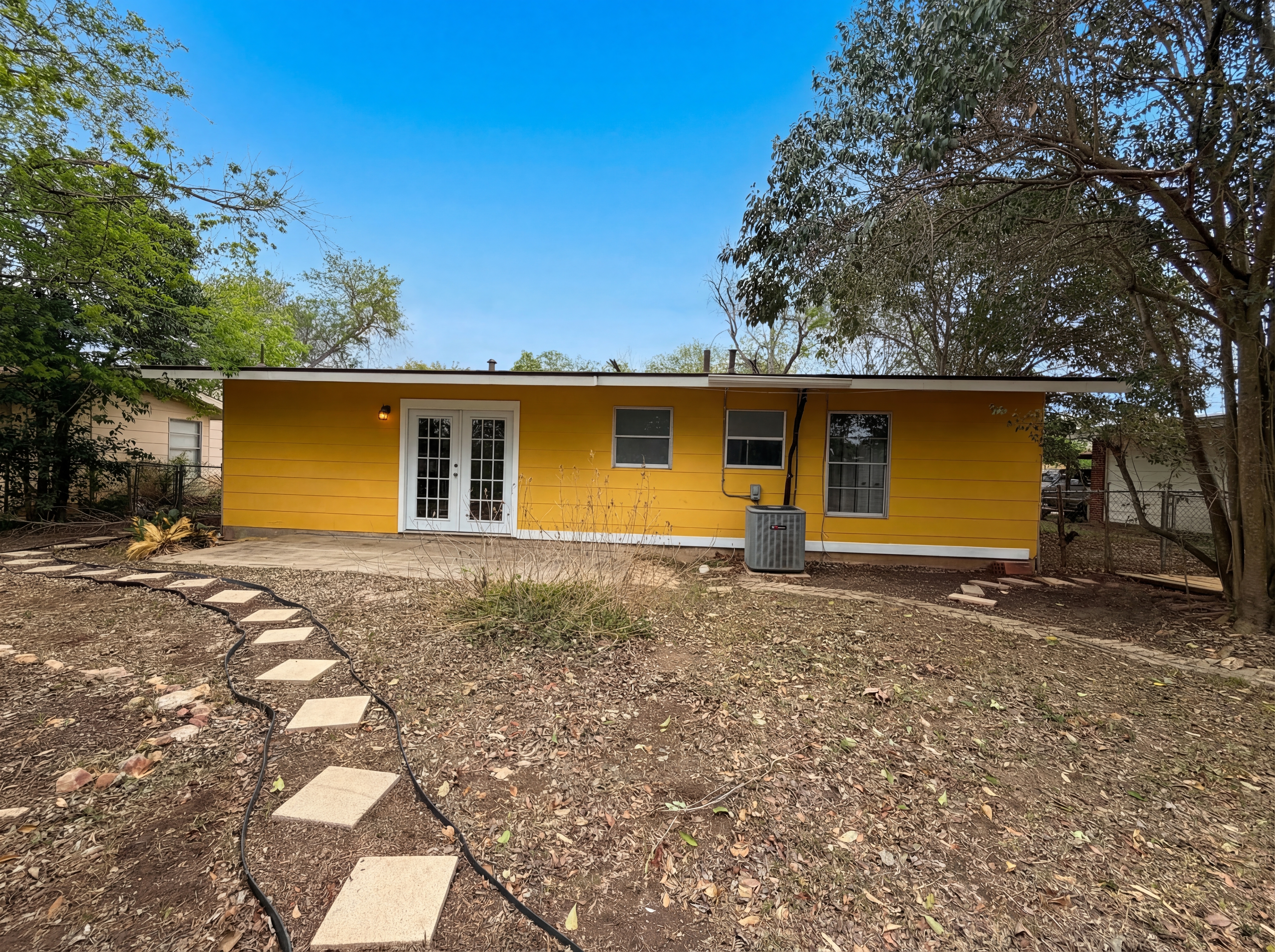 Photo 5 of 16 of 125 Scott Ave, Universal City, TX