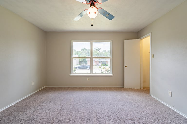 Photo 24 of 31 - 1903 Leslie St, Denton, TX 76205