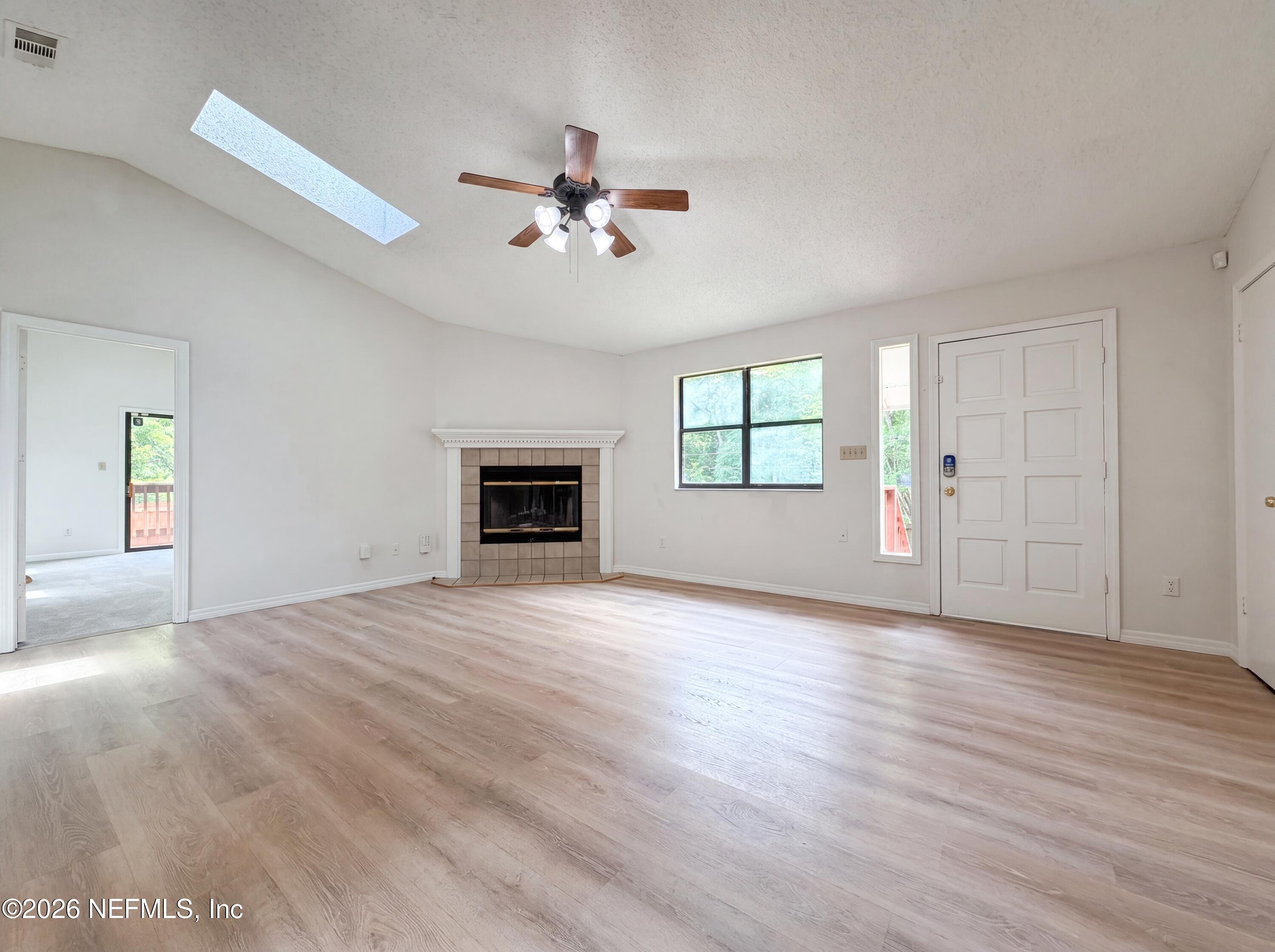Photo 10 of 18 of 8510 McNeill Rd, Jacksonville, FL