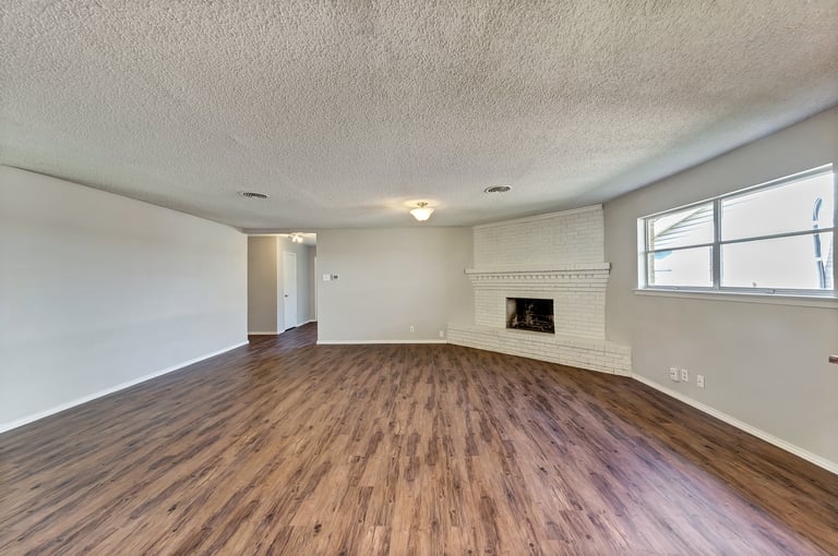 Photo 10 of 25 - 828 Livingston Dr, Hurst, TX 76053