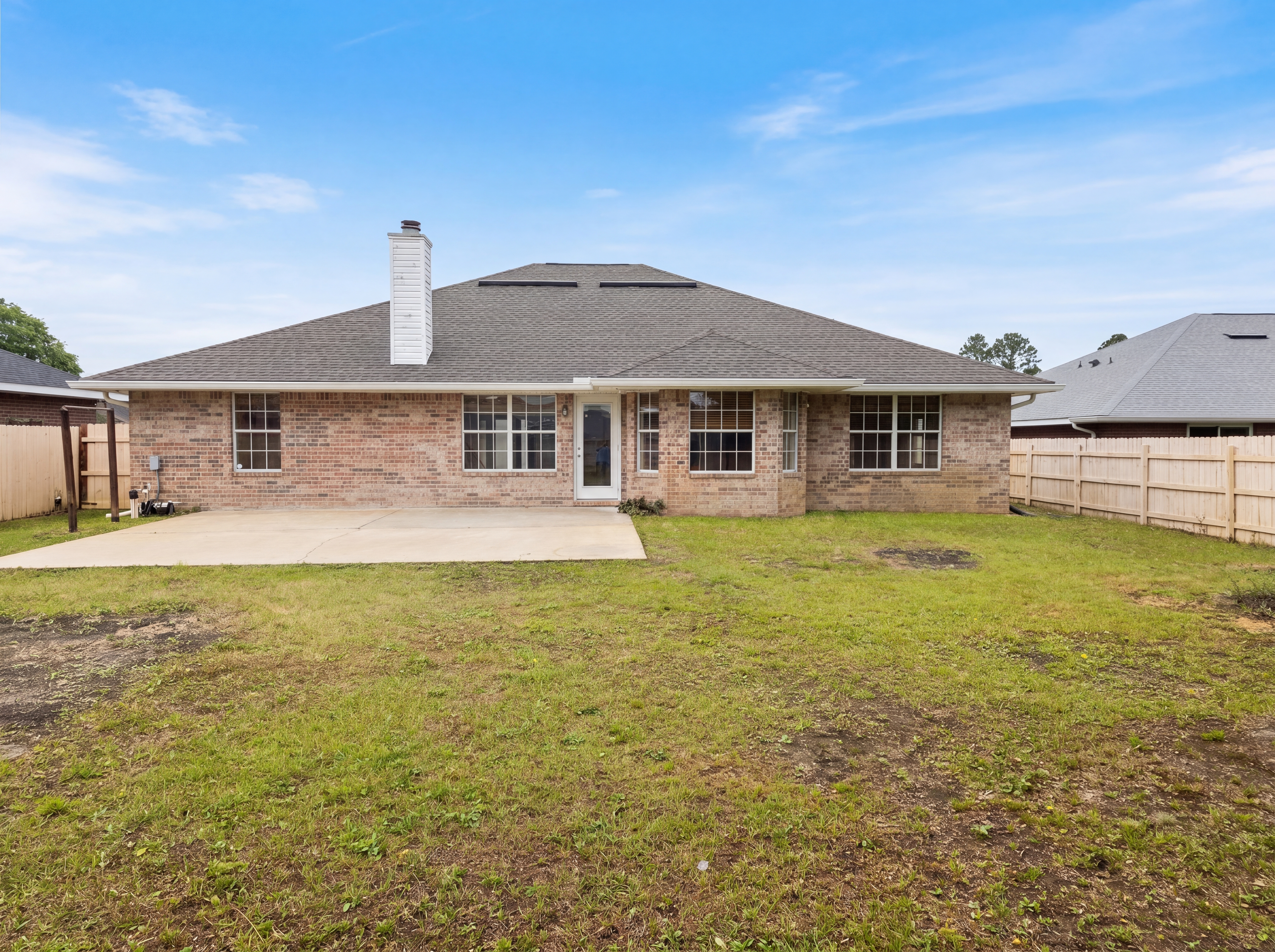 Photo 5 of 19 of 9564 Pouder Ln, Navarre, FL