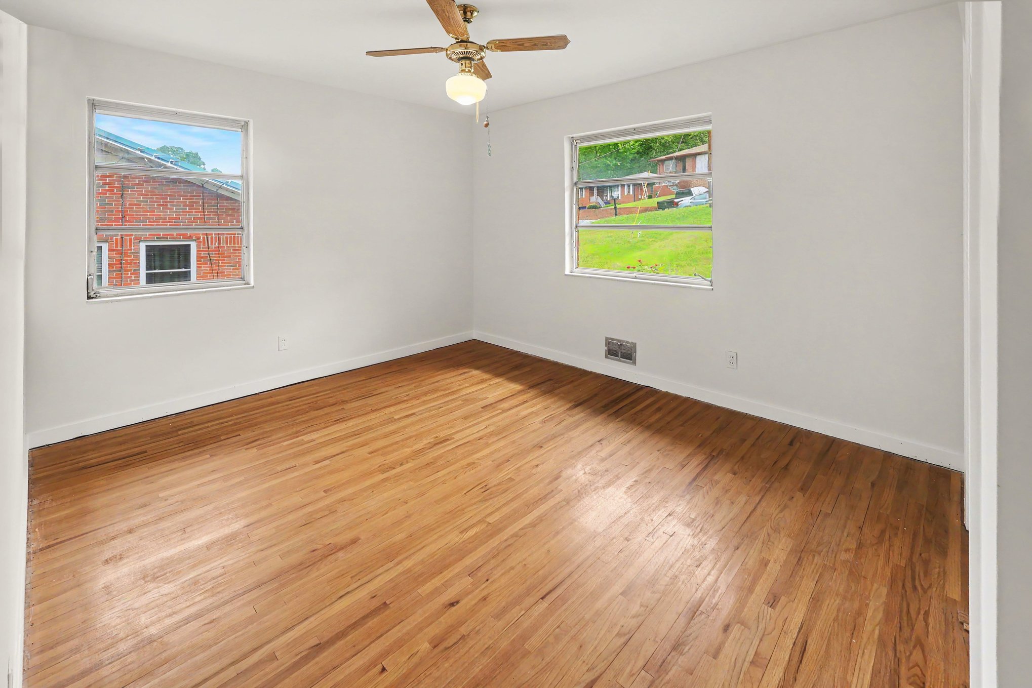 Photo 8 of 17 of 6536 Cherokee Dr, Fairfield, AL