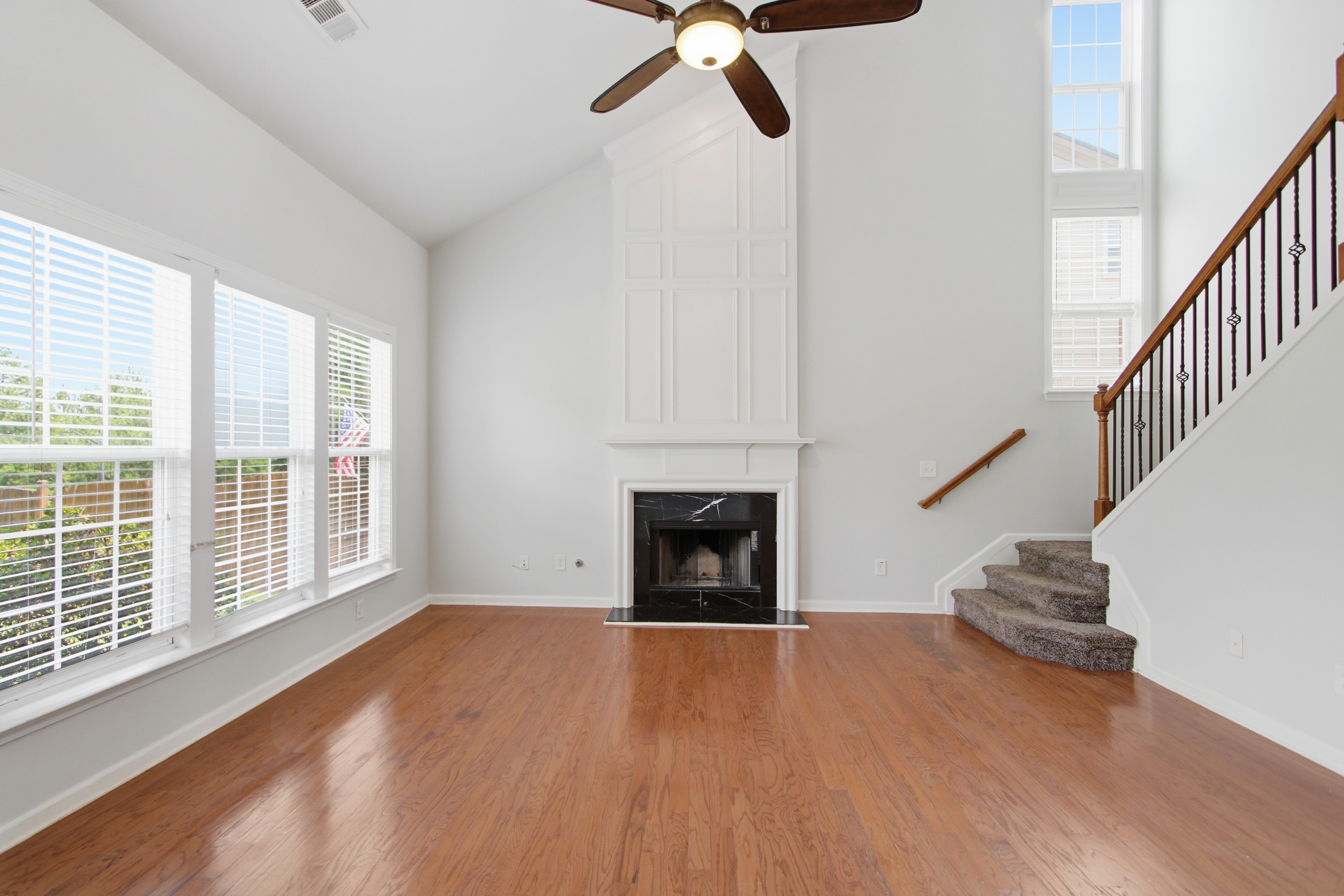 Photo 3 of 38 of 703 Aroura Dr, Woodstock, GA
