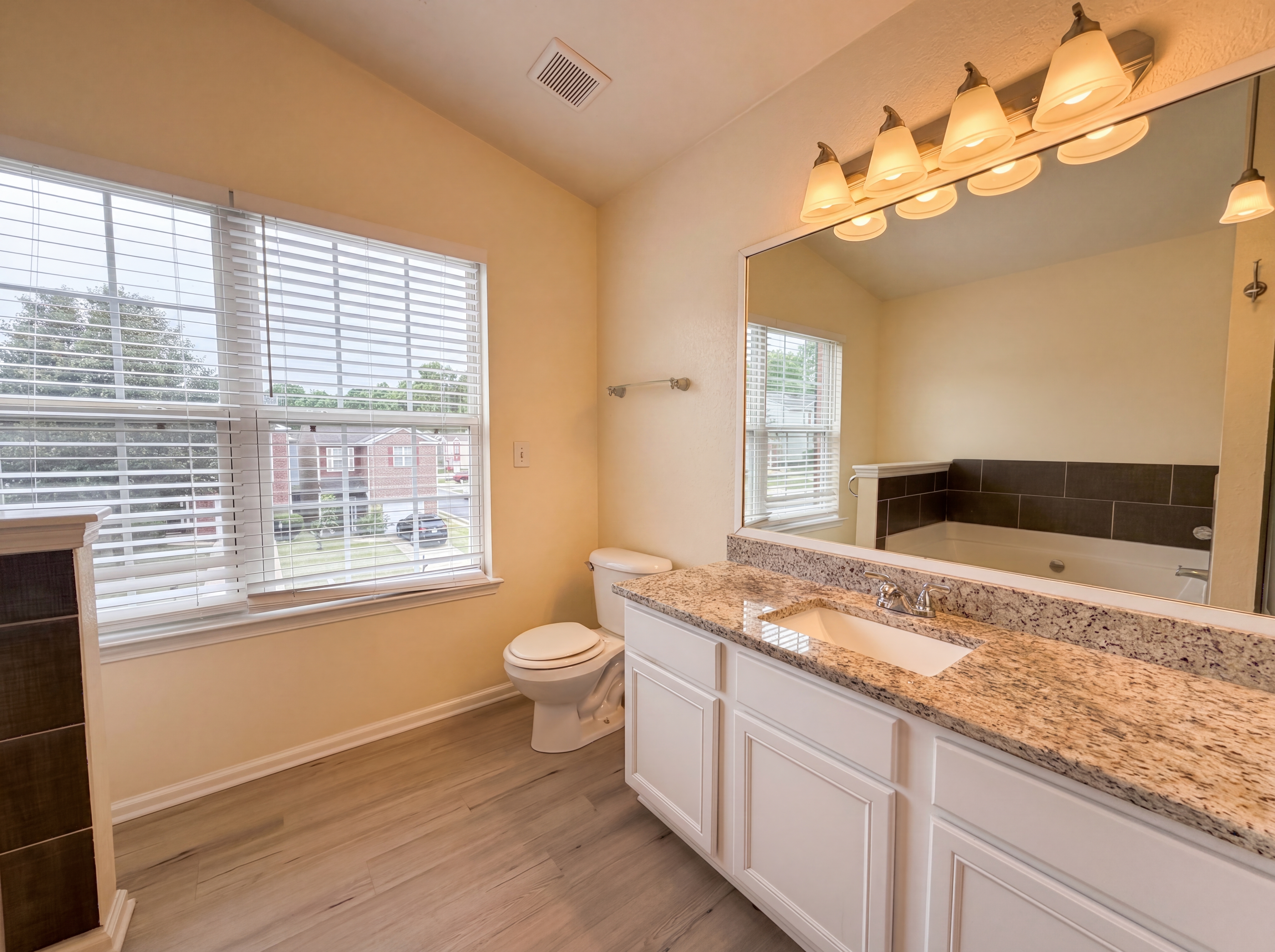 Photo 12 of 18 of 5080 Windsor Forrest Ln, Atlanta, GA
